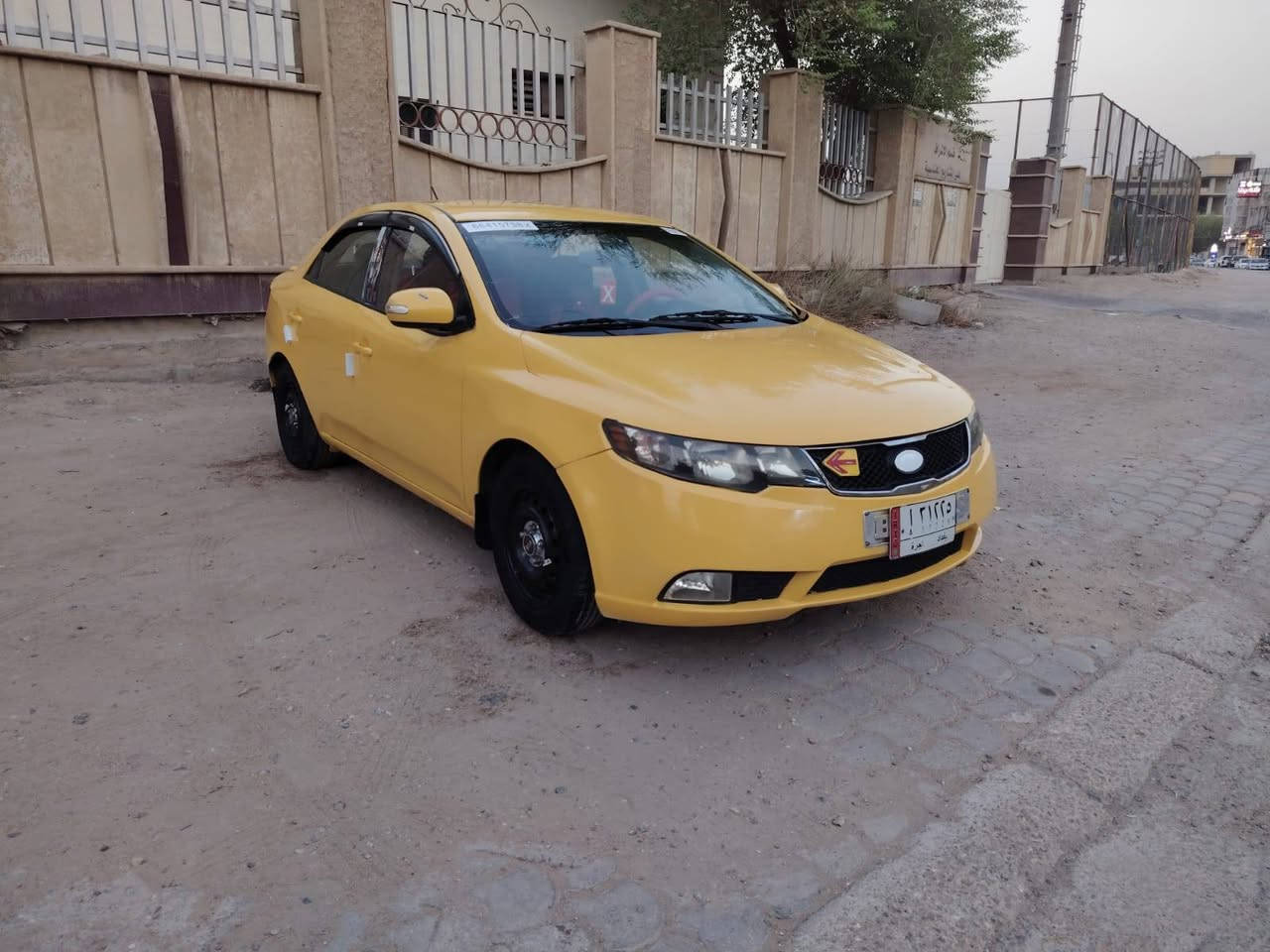 السلام عليكم كيا فورتي  موديل 2013رقم بغداد تحويل ثاني يوم وارد امريكي حادث جاملغ  خلفي فقط مكينه 2000 دوش مكينه وكير وحداديه وتخم تاير مكفولات تبريد ثلج سيارة كل نقص مابيها مصفره هيئه عليها غرامات مليون وميه تنزل من سعرها السعر 73 وبيها مجال بسيط رقم الهاتف 
*********** مكان سياره كربلاء مامتواجد ع النت

