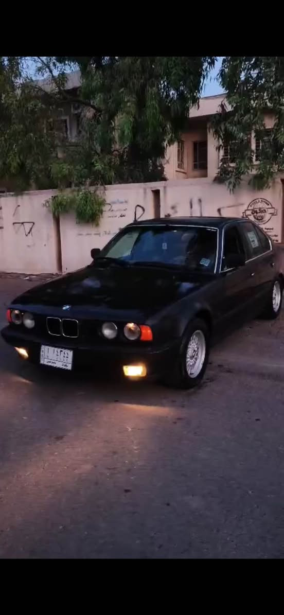 ئەم bmwوەمان هەیە بۆ فرۆشتن ٥٢٥جی تەختە ماشەڵا لە قۆتوو هەستانیو مەزبوتی ئەو سەیارەیە سەیارەکە سڵایدە ٤جام کارەبایە پێش باریکە لایتوو گشت گیانی ئیش دەکات شوێنی نیە ئیش نەکات زۆر مەزبوتە تەنهانەت تەبریدیشی دەڵێی سەهۆڵە سەیارەکە مەنەفێس بوە بەڵام کۆدی بۆ کراوە بێ کێشەیە بەیانی بڕۆ بیکە بە ناوی خۆتەوە سەیارەکە زۆر پاکوو مەزبوتە تەنهانەت بەردی ساڵانساشی تیا ماوە هەمو گیانی لەسەر دەقی بیلادە تەنهانەت کارەبایشی وەک بیلادە زۆر پاک ماوەتەوە سەیارەکە قەترە دەعمی نیە بۆیاخیشی یەک تۆز کاڵ بۆتەوە نەرمە دوکەڵێکیشی هەیە ئی من نیە سەیارەکە تکایە نامە بۆ من مەنێرن ئەوە ڕەقەمی سەحەبی
ژم:***********

ئەدمین♥️ السليمانية, العراق
