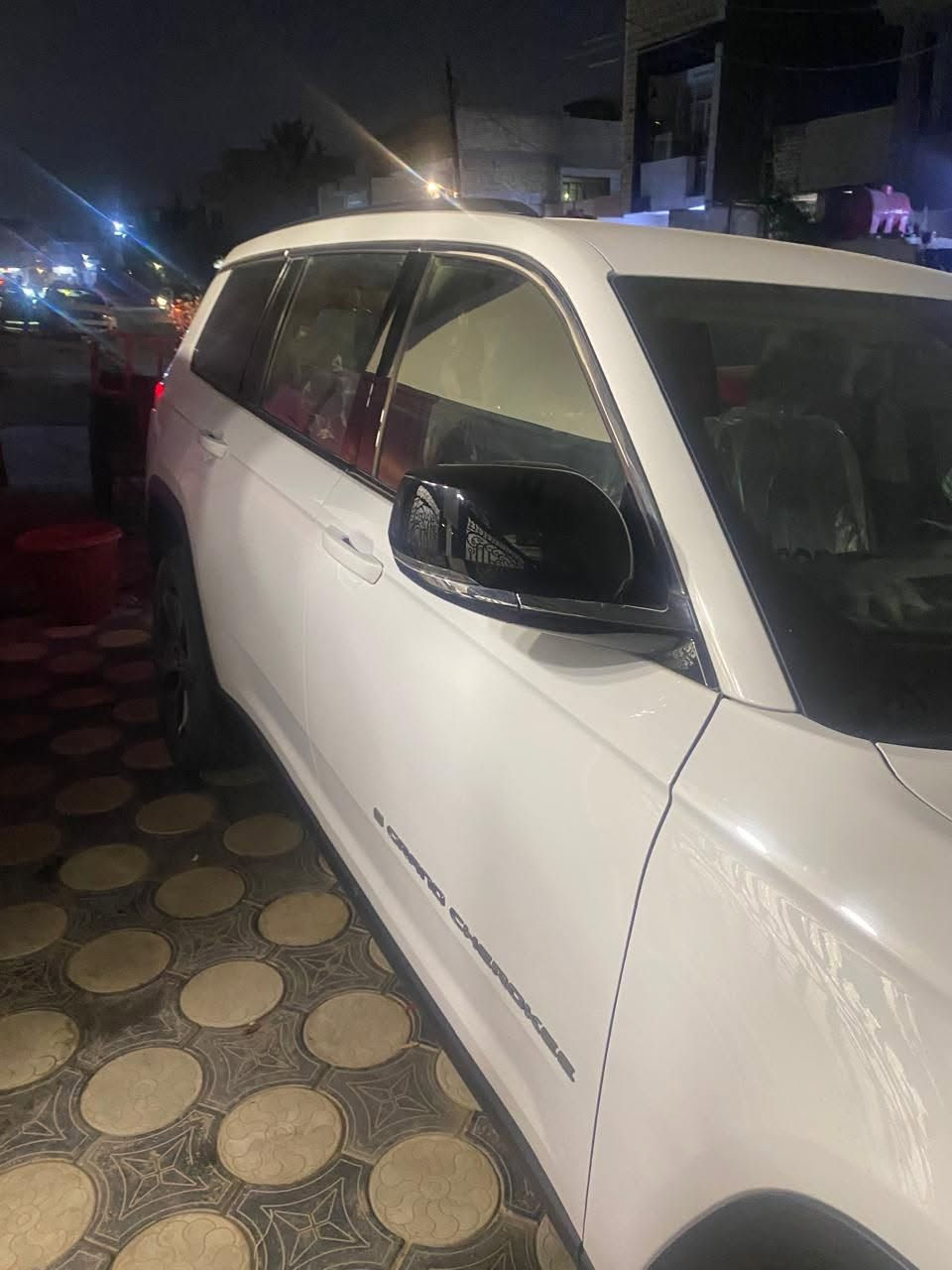 جيب ٢٠٢٣ لون ابيض فئة لمتيد فول مواصفات مكينة ٦ سلندر حادث طعجة بالصفحة مال السايق ومصلحة pdr بدون ايرباك السيارة جديدة السعر ٣٦ ونص يعني ٣٦٥ ورقة بيهة مجال مكان السيارة بغداد الامين الثانية للاستفسار الاتصال على *********** رقم الشاصي 1C4RJKBG8P8771795

