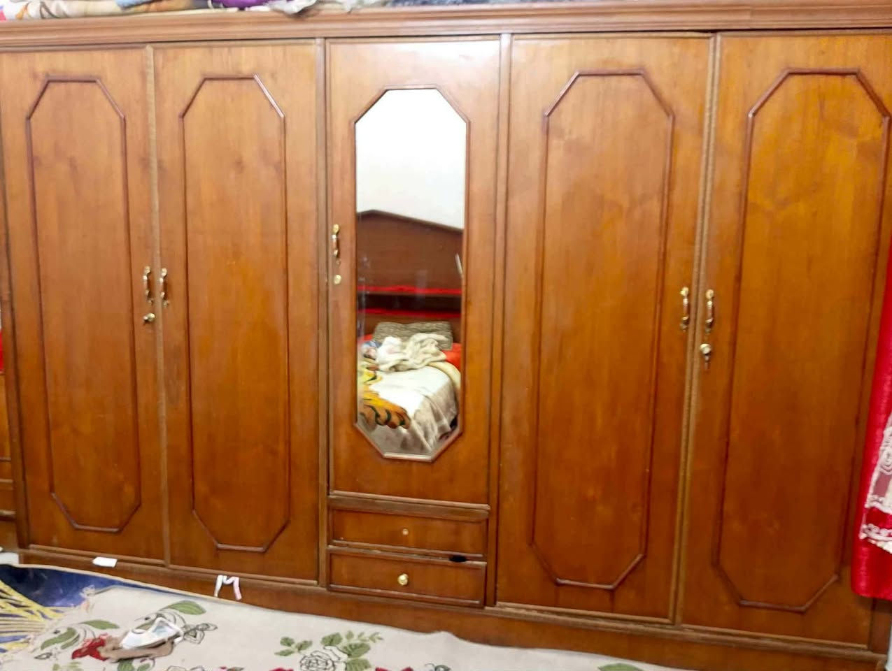 سلام عليكم غرف نوم مستعمله للبيع وطباخ وسنك مرمر 
@إشارة ***********
