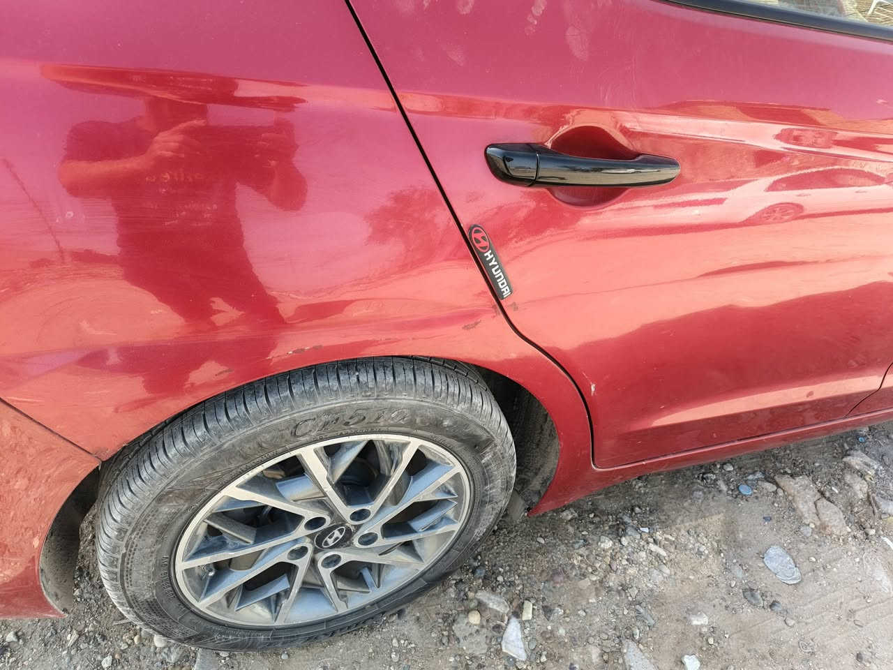 سيارة انتره موديل ٢٠مكينه ألفين  كير أي تي سياره بدون دواخل بيه تلث قطع صبغ ولبنيد كلير مكينه وكير وتبريد كفاله سياره باسمي ثاني يوم تحويل السعر ١٢٣ وبيه مجال وإذا اكو مراوس اراوس حسب لقناعه العنوان بغداد الحرية ***********
