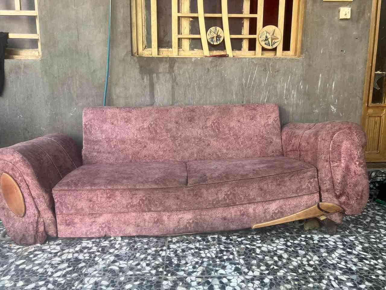 سلام وعليكم قنفات للبيع قيم واخذ مكاني كربلاء حي الغدير ***********
