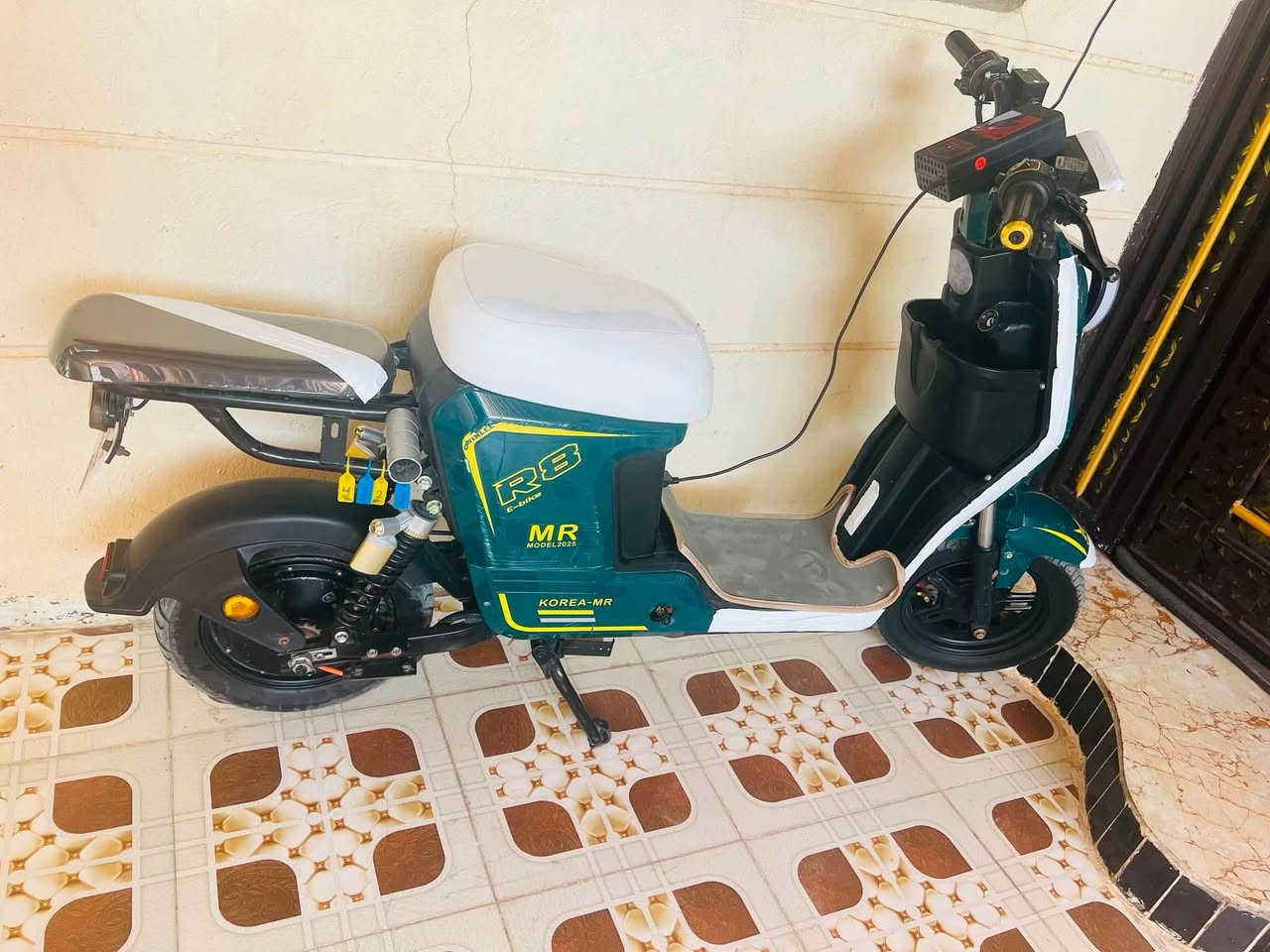 للبيع موديل 25مكفوله بطاريات جدد سعر خاص واسط صويره ***********
