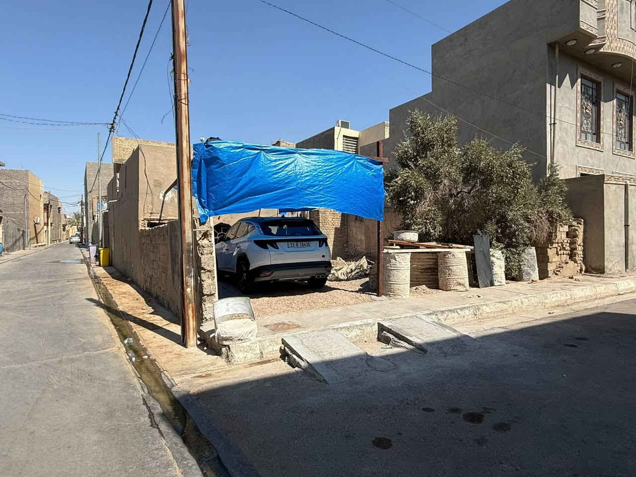 للبيع بيت عكاده يعتبر قطعة أرض ركن في حي الجولان قرب جامع القدوس رقم العقار ٢٨٩٤ الحصوه مساحه ١٨٢.٥ واقع حال ٢٠٠م كما موضح في الصور وبسعر ١٠٠ مليون وقابل للتفاوض للأستفسار على وات ساب *********** أو الأتصال ***********
