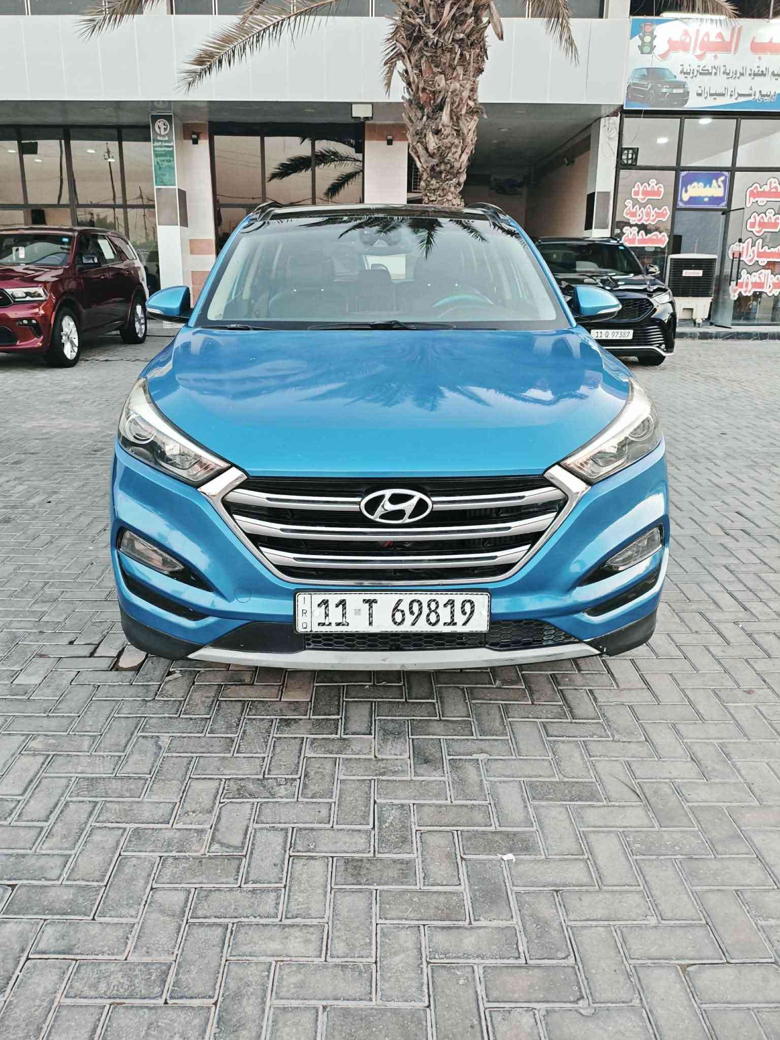 توسان موديل 2018 ليمتد 
محرك 1.6T AWD 
فول مواصفات 
كراسي جلد 
مقعد سائق كهربائي
تشغيل عن بُعد
دخول وتشغيل ذكي
مثبت سرعة
تحكم بالمقود
كاميرا خلفية
حساسات اصطفاف
تحكم إلكتروني بالمناخ
شاشة ونظام ترفيه
تحكم بالمقود بالصوت والاتصال
أنظمة ثبات وجر
مراقبة ضغط الإطارات
إضاءة نهارية
فتحة 
حساسات امامي خلفي  
باقي المواصفات الأخرى 
مكان السيارة بغداد 
للاستفسار *********** واتساب
