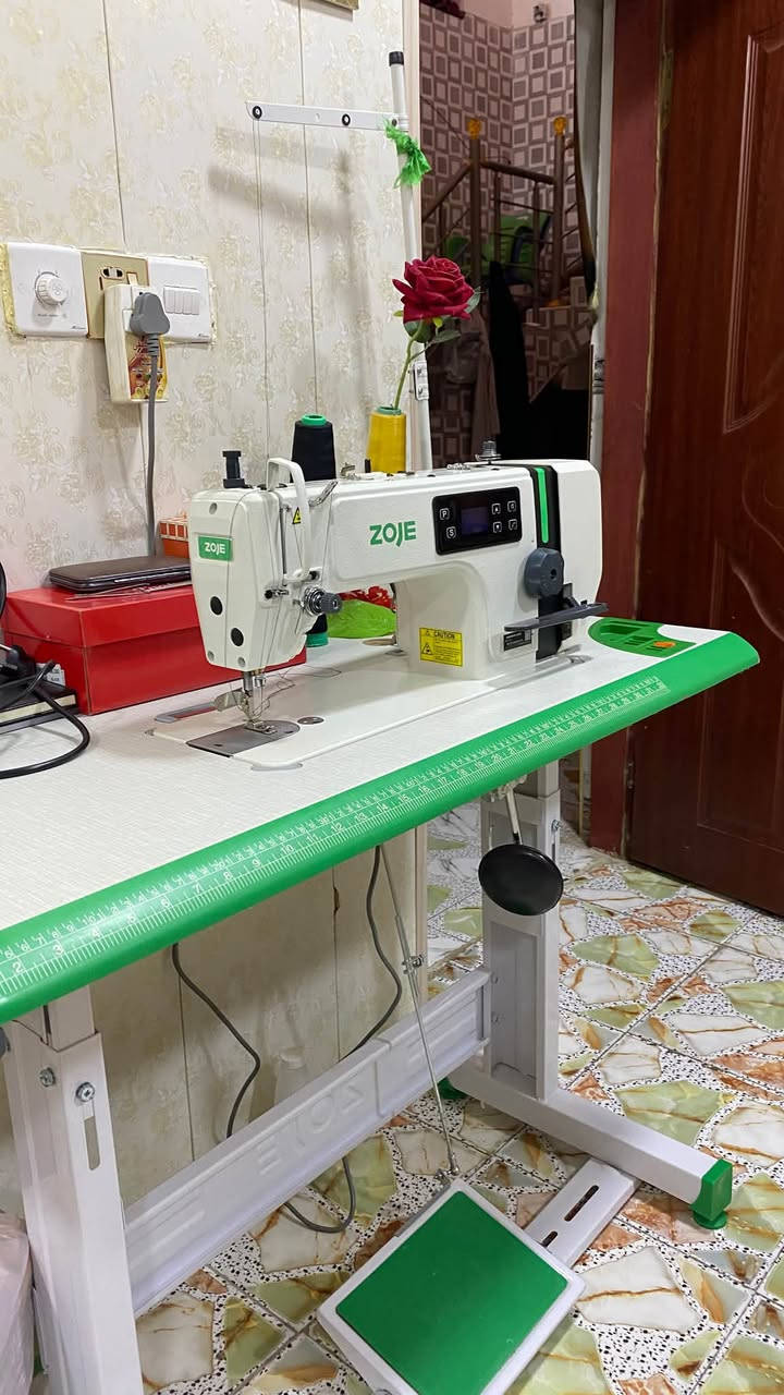 السلام عليكم ورحمة الله وبركاته 
حياكم الله اخوان ماكنة خياطة للبيع  

🧵 ZOJE A8000-D4الاصلي 
نظافة 100‎%‎صار شهر من اخذتها 
وين ما تريد افحصها واني خادم 
السعر 400 وبيها مجال 
للاستفسار اتصل  
*********** ب واتساب
