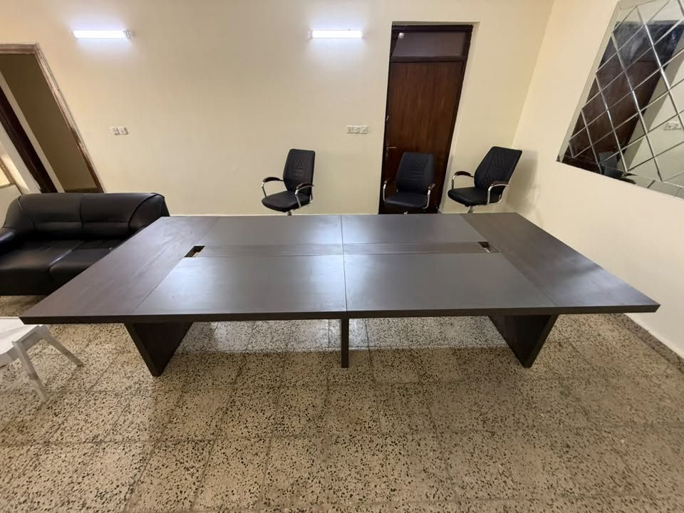 ميز مداولة خشب ثقيل اصلي طول 3 متر وعرض متر ونص
 الموقع : بغداد المنصور 
السعر :750،000 الف 
الاتصال : *********** واتساب وخط
