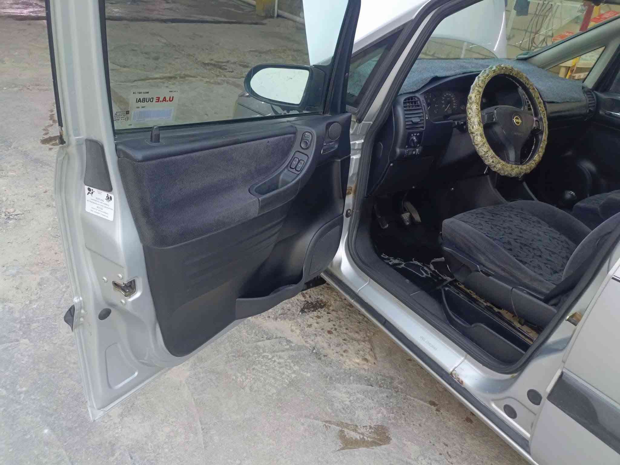 سيارة اوبل زافير موديل ٢٠٠٠  كير عادي ٧ راكب  التبريد فقط ما يشتغل رقم دهوك سنوية لحد ٣٠ مكاني كربلاء سعر 40 لتواصل ***********
