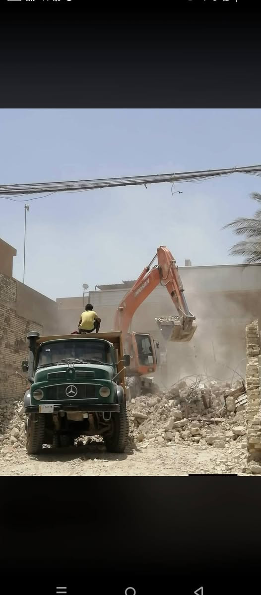 مستعدون لهدم الدور والبنايات وحفر الجفره وقطع البيوت المشتركه ورفع الانقاض وفرش السبيس والجلمود نعمل طيله الاسبوع ليلا ونهارا باسعار مناسبه                                    في بغداد هاتف *********** رعد
