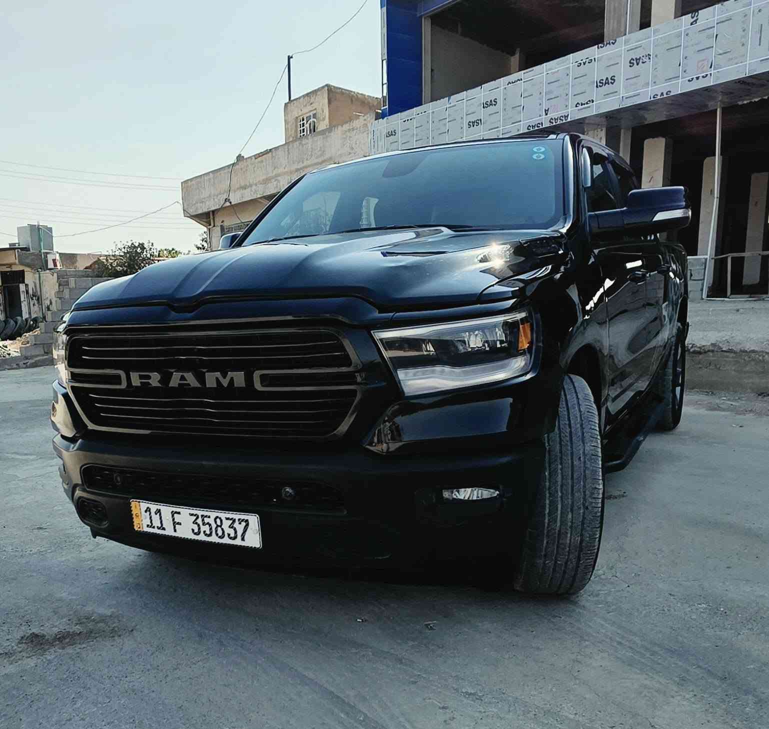 RAM
موديل 2022 
رقم بغداد باسمي 
ماشيه ٤٥ الف 
مواصفات بك هورن معروفه 
باب طويل بدي قصير  
مكينه 5700 v8
شاشه جبيره 
ويها محجر فتحته وضامه 
صبغ بنيد.  وجاملغ واحد لان بارد موحلو  وبيها بارد مشتغل درجه اولى باب خلف الصدر وموجوده صور حادث 
بيع بسعر مناسب او مراوس حسب الرغبه 
***********
