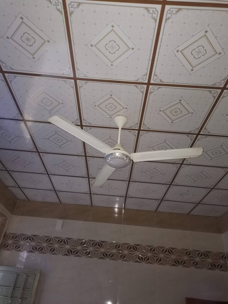 دار للبيع بعد جسر الحولي شارع حسينية مسلم ابن عقيل ع المساحه 230 بناء سنة 2023درجة اولى كونكريت صب طابوك كافة الخدمات ماي كهرباء مجاري للاستفسار على الرقم *********** يوجد واتساب
