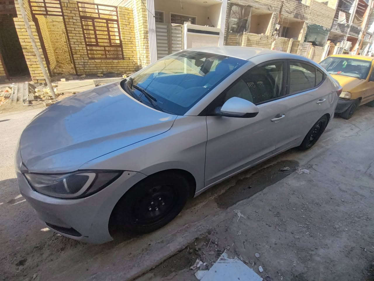 سلام عليكم
النترا 2017 وارد لون سلفر مبدل 3قطلع صفحت الصدر نفس الون أمريكي مواصفات عاديه مكينه دوش الفين المرغوب كير at بدون دواخل
وبيها صبغ بالنيد شويه وجاملغ الخلفي بدون كص بدون لغود وشواصي سياره خير من الله بسمي تحويل ثاني يوم وين متريد 95 وبيها مجال بسيط *********** مكاني بغداد
