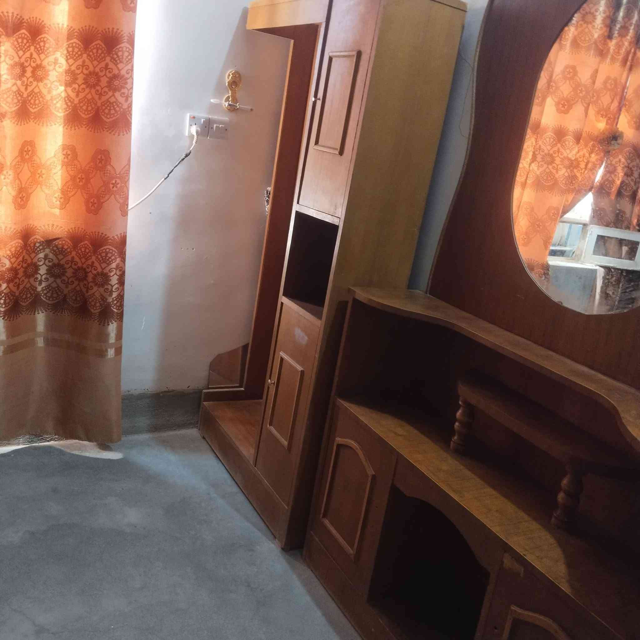 خشاب صاج نظيف للبيع 450 بي مجال اليريد خبرني ***********
