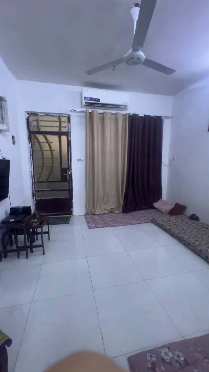 🏠 للبيع بيت في حي الجهاد – ديوان المخابرات الجديد

📐 المساحة: 50م²
📏 الواجهة: 4م | النزال: 12.5م
🛏️ يتكون من غرفتي نوم + صالة + مطبخ + صحيات
🌳 تشجير ضمن البيت + كراج مقابل البيت وساحة
📍 القطعة ركن والبيت بصف الركن
📜 طابو صرف
✨ مع البيت كاونتر + مخزن

💰 السعر: 130 مليون وقابل للتفاوض

📞 للاستفسار والاتصال: ***********
