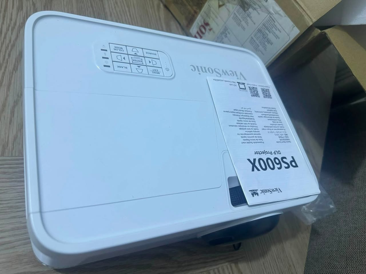 السلام عليكم متوفر بروجكتر viewsonic جديدة غير مستخدمة عدسة شورت ثرو ( عين السمكة ) رايدهه ب 250 والمكان سبع ابكار *********** .. سعرهه اكثر من ٦٠٠ بالموقع
