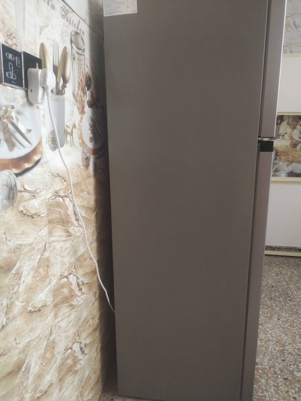 السلام عليكم عندي هاي ثلاجه صارله ٥تشهر من اخذته ب٧٥٠واريد ابيعه ب٤٥٠ثلاجه جديدة شرط الفحص مكاني كربلاء بوبيات عمود ٧٦***********
