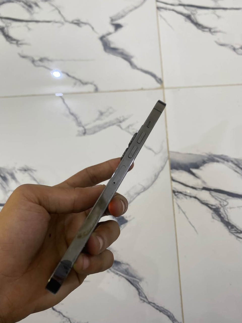 مكلف بالنشر
13 Pro Max
🔋 ٨٠ غير مستبدله 
شاشه مستبدله اصليه ٣ خيارات 
ذ٢٥٦ 
نموذج m
نضافة الموبايل 💯 
مكاني بغداد التاجي 
رقم ***********

نص مكتوب في الصور:
- ٣:١٢
- حالة البطارية والشحن
- كما هو الحال مع البطاريات القابلة لإعادة الشحن، بطارية الهاتف قابلة للاستهلاك وتصبح أقل فاعلية مع الوقت. معرفة المزيد...
- الحد الأقصى للقدرة
- ٨٠٪
- هذا قياس لقدرة البطارية مقارنة بقدرتها عندما كانت جديدة. قد تتسبب القدرة المنخفضة بتقليل ساعات الاستخدام بين عملية الشحن والأخرى.
- أقصى قدرة للأداء
- ستساعد الأنظمة المضمنة في النظام والمكونات في تخفيف آثار الأداء التي قد تلاحظها أثناء التقدم الكيميائي في عمر بطارية iPhone.
- شحن البطارية المحسن
- للحد من استنزاف عمر البطارية، يتعلم الـ iPhone من عادات الشحن اليومية، بحيث ينتظر ولا يتجاوز ٨٠٪ حتى يحين موعد حاجتك إلى استخدامه.
- ٣:١١
- حول
- الاسم
- < iPhone
- إصدار iOS
- < 26.6.2
- اسم الطراز
- iPhone 13 Pro Max
- رقم الطراز
- MLKR3LL/A
- الرقم التسلسلي
- LXQ73DW67G
- سجل تاريخ القطع والخدمة
- الأغاني
- الفيديوهات
- الصور
- السعة
- ٢٥٦ غ.ب.
- متوفرة
- ٢٣٦,٨٦ غ.ب.
