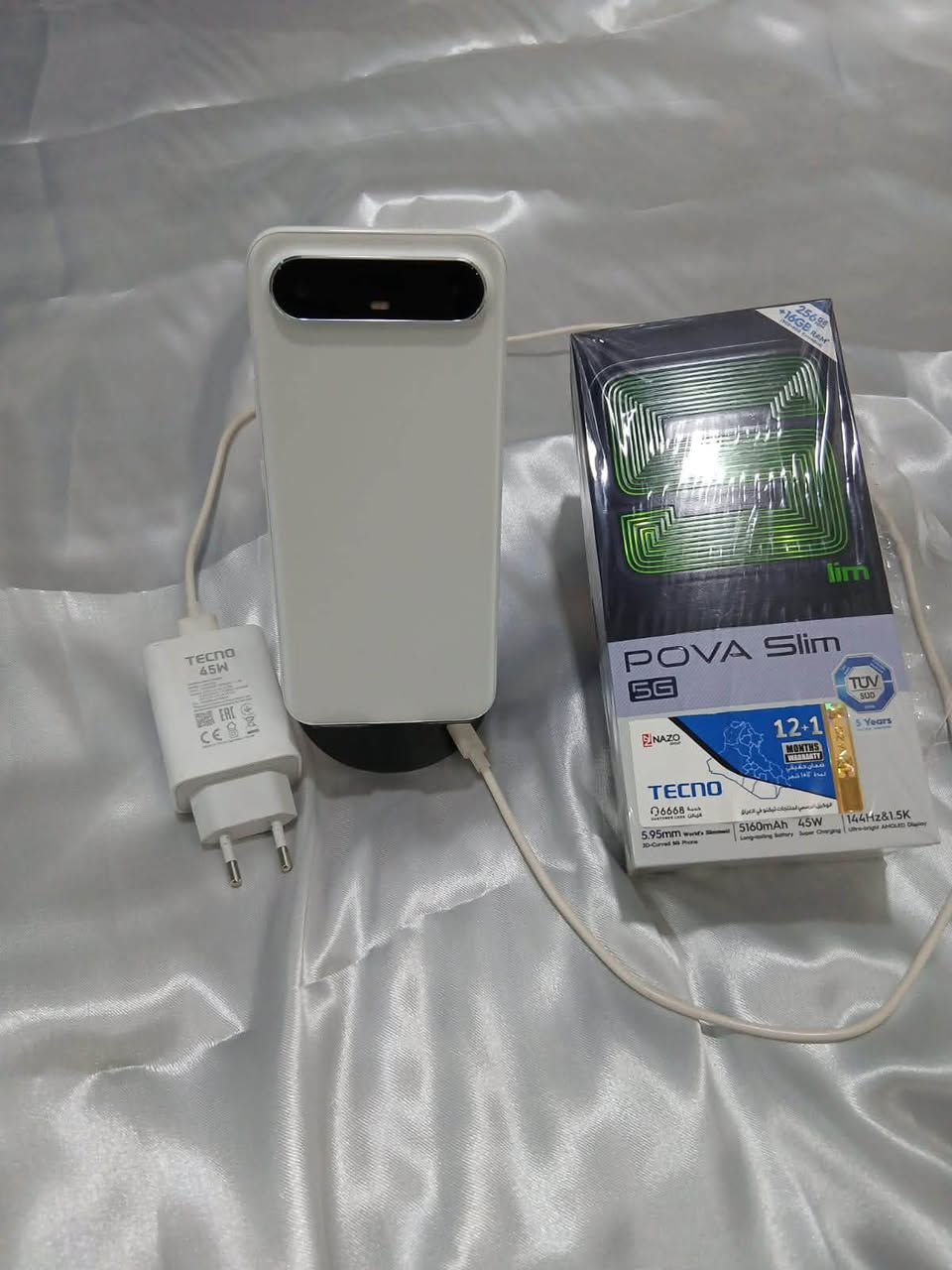 للبيع: Tecno Pova Slim 5G (أنحف هاتف ألعاب وجيل خامس)
​الجهاز بحالة ممتازة جداً (نظيف جداً مثل الجديد) بطلاء أبيض أنيق وشاشة منحنية مميزة.
​أبرز المواصفات والأداء:
​الذاكرة والتخزين: 256 جيجابايت مع ذاكرة عشوائية 16GB (8GB أساسية + 8GB إضافية).
​المعالج: Dimensity 6400 يدعم شبكات الجيل الخامس 5G، ممتاز للألعاب والاستخدام الثقيل.
​الشاشة: AMOLED منحنية الأطراف بحجم 6.78 إنش مع دقة عالية ومعدل تحديث سلس جداً (144Hz)، مريحة للعين (Eye-care Display).
​البطارية: ضخمة بسعة 5160mAh تدعم الشحن السريع.
​الكاميرات: خلفية رئيسية بدقة 50 ميجابكسل + 2 ميجابكسل، وأمامية بدقة 13 ميجابكسل.
​التصميم: جسم نحيف جداً وخفيف مع إضاءة خلفية تفاعلية أنيقة.
​الملحقات والحالة: الجهاز مستخدم نظافة عالية وبدون أي عيوب أو مشاكل
​السعر المطلوب: [290الف]
للتواصل: [***********]
