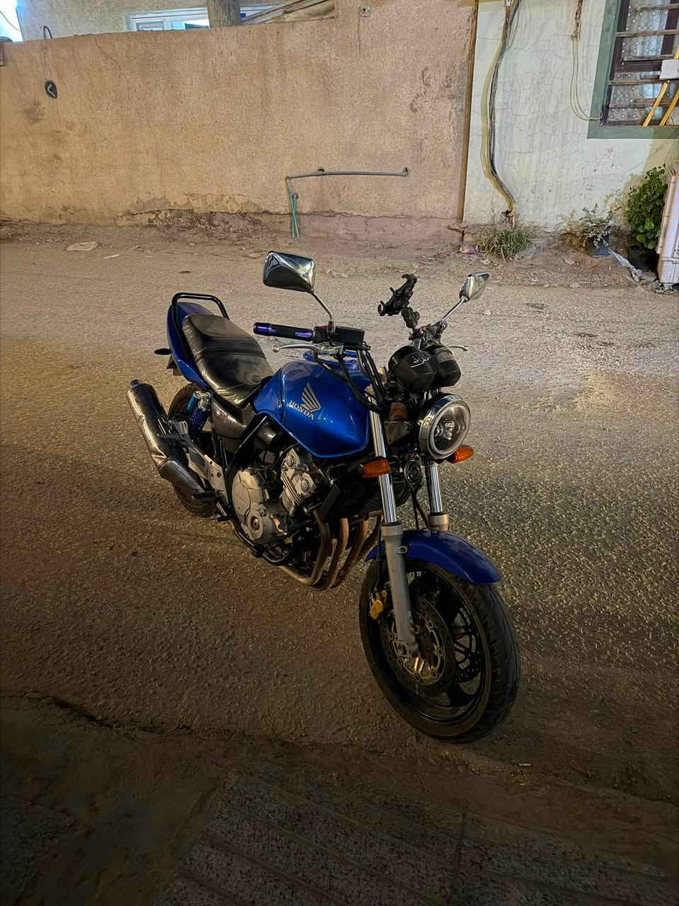 سلام عليكم cb400 نوزل جيل ثاني 2010 كفاله عامه اوراقه مكاتبه ومنفيس بدون رقم سعر خاص مكاني كربلاء وهذا رقمي *********** او استفسار خاص وشكرا🌹
