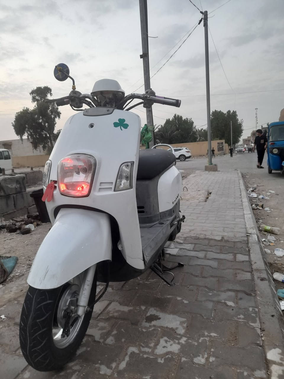 ماكس بوليس كفاله عامه
للبيع مختمه 

محرك ما مفتوح

كلشي شغال بيه سلف هندر لايت ناصي عالي سكن

بكلايت 

المكان زين القوس 

بيع او مراوس العندك نزل بل تعاليق 

السعر خاص 

الستفسار ***********
