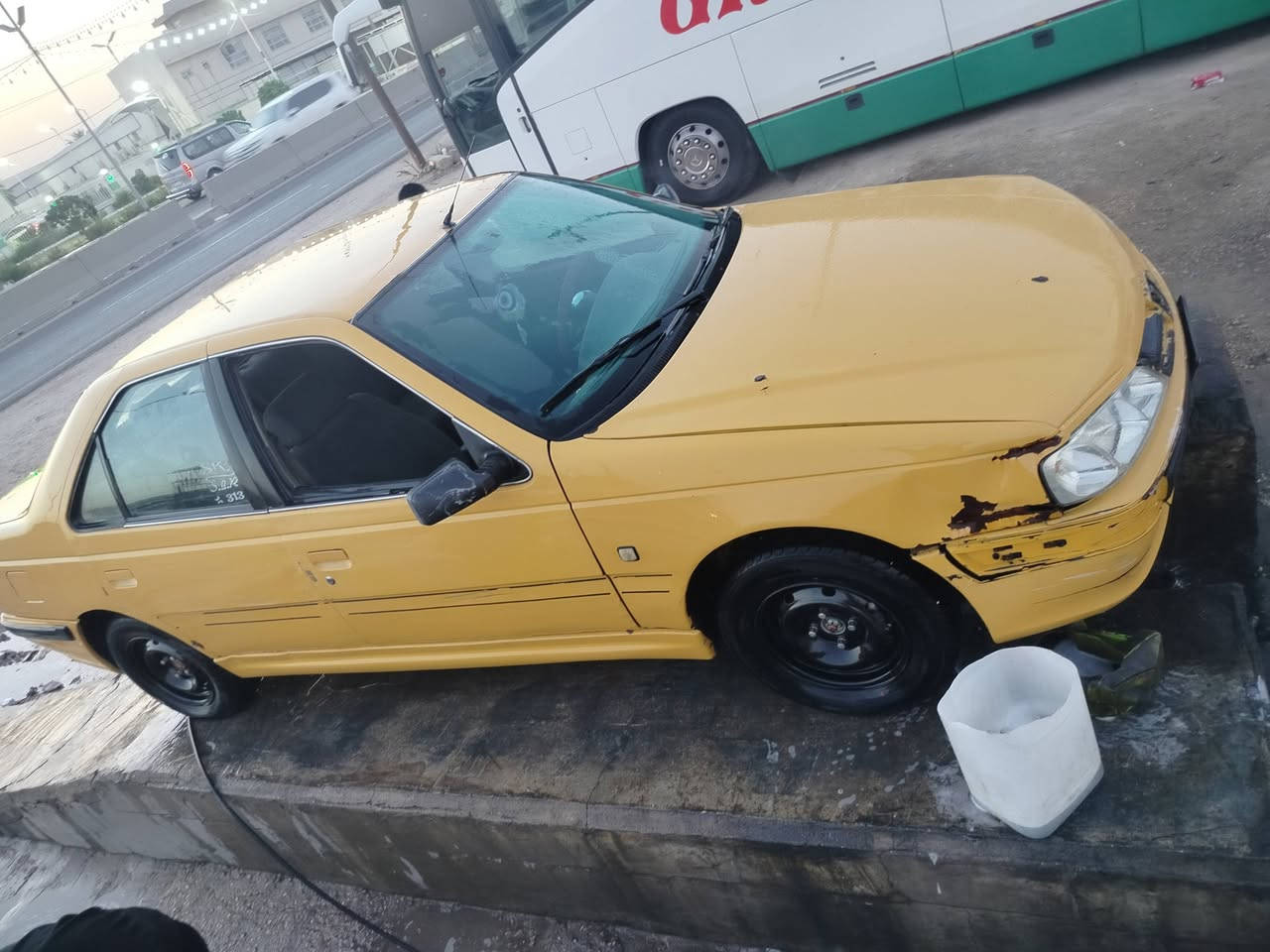 السلام عليكم بيجو بارص موديل 15سياره مكينه وكير خير من الله مكينه قبل شهر مجفتها بيها ضربات موضحهن بل صور سياره عايزها شويه ترتيب حداديه 70/100 زوج تواير شاده قبل شهر  راعيها موجود رقم بصره السعر 25 ***********
