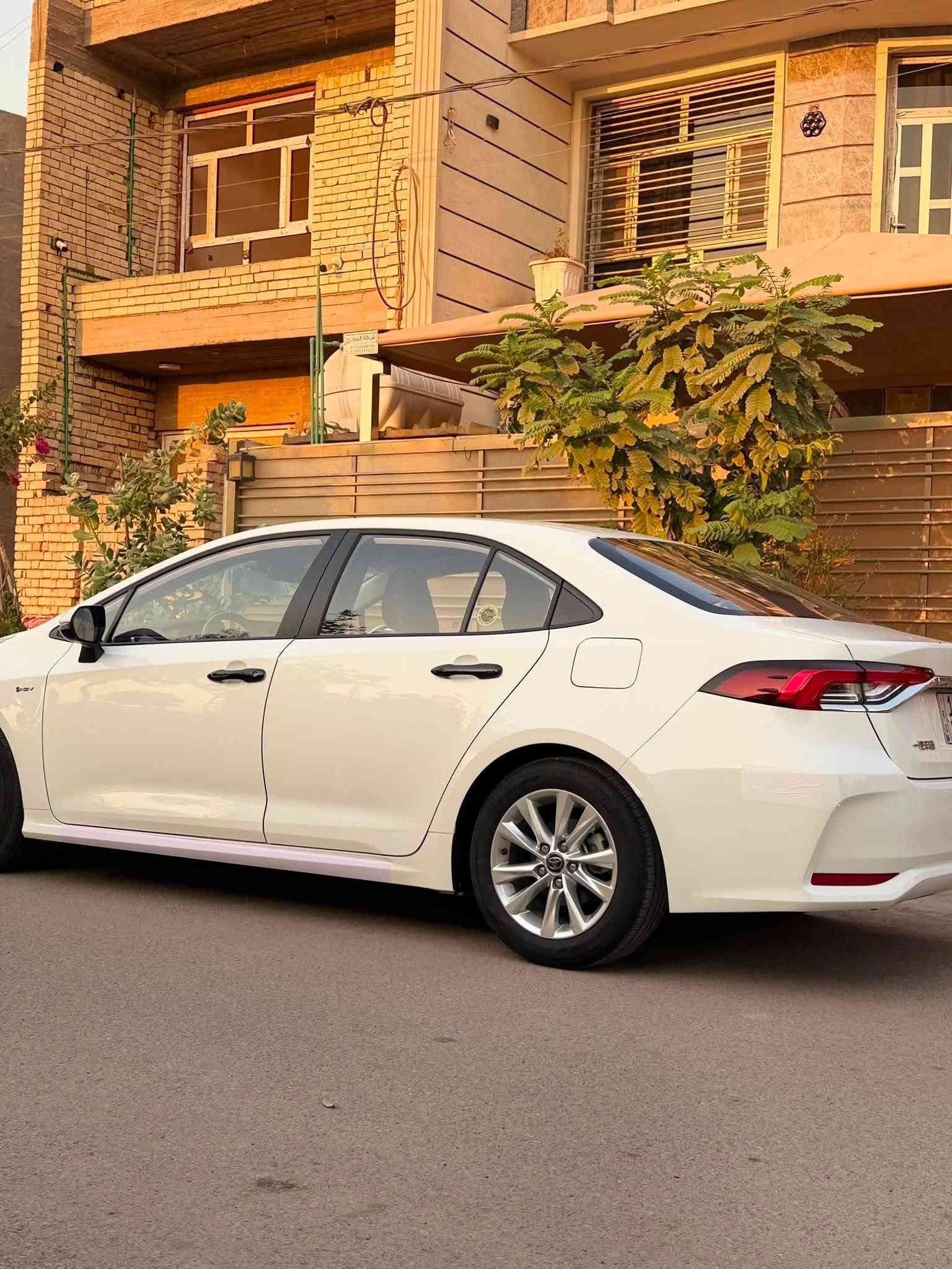 للبيع كورلا هايبرد 2025 شكل الخليجي 

فول مواصفات 

ماشيه 18K
فتحتة سقف (سلايد روڤ)

بصمة عدد 2 + دخول ذكي ابواب ثنين 

داخل جلد اصلي + دوشمه اضافيه 

كامرة خلفية دوارة اصلية 

شاشة ابل كار بلي

هندبريك دكمه 

اوتو هولد /تحديد مسار /كروس سرعه 

3وضعيات قيادة (نورمل/سبورت/ايكو)

اشاير بالمري الجانبية 

رادار 

السيارة مكفوله كفاله عامه  

السعر 159$ وبيه مجال 

مكانها بغداد 

للاستفسار ***********
