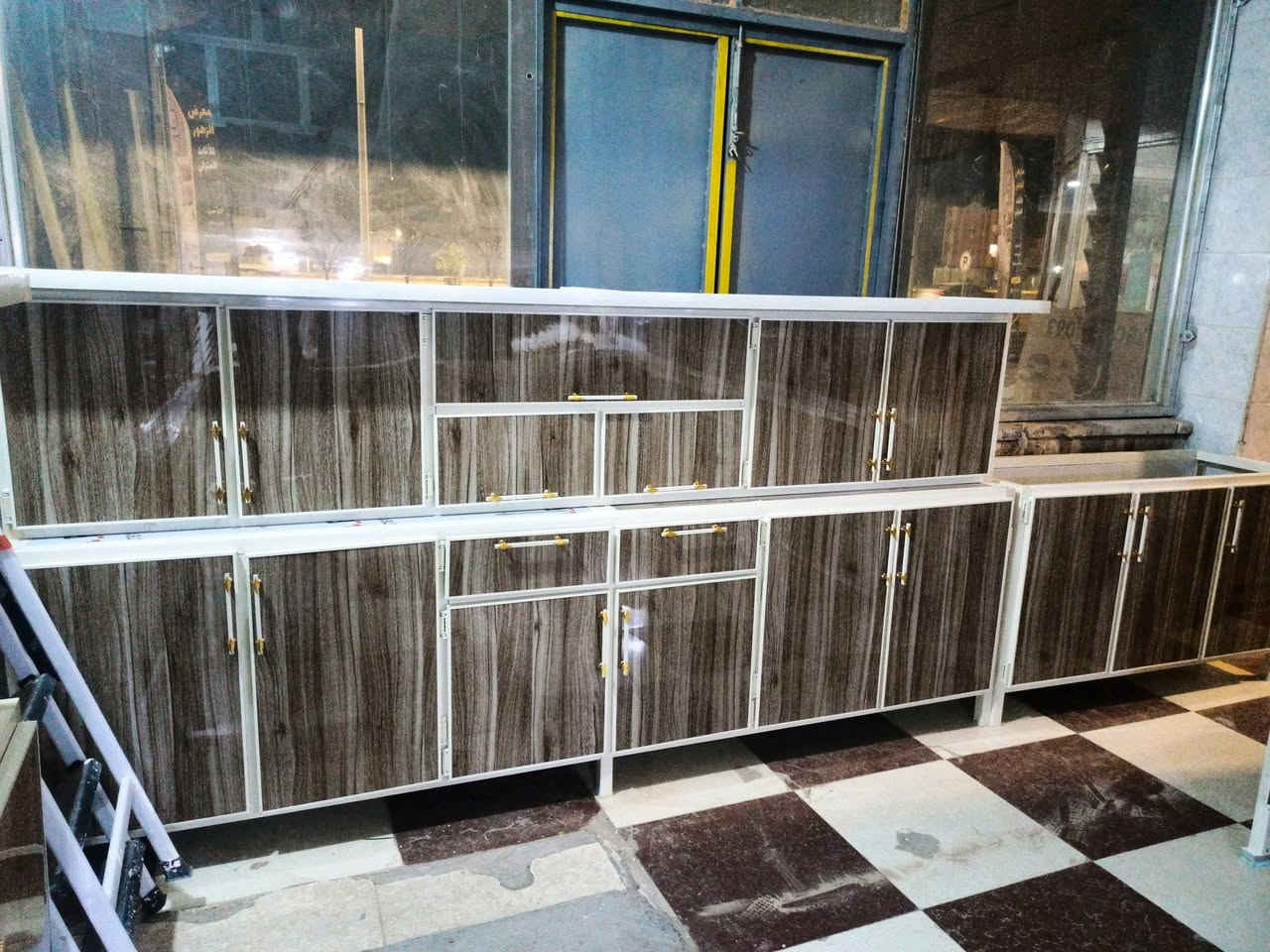 معرض الزهور للأثاث          
وصول وجبه جديده من الكاونترات والسنك الألمنيوم شغل احطاطه وبأسعار مناسبه 
متوفرحسب الطلب كل القياسات موجوده 
كاونتر قياس 3 امتار مع ملحق وسنك  700 الف مع الشد والنقل 
كاونتر قياس مترتين ونص مع لملحق وسنك ب 600 الف مع شد ونقل
كاونتر قياس مترتين مع الملحق والسنك 
ب 450 الف مع الشد ونقل 
العنوان الرمادي منطقه 5 كيلو شارع 100 قرب مطعم 🍴 هيوا لكردي 
للاتصال  ***********
اهلا وسهلا بكم…🌹
