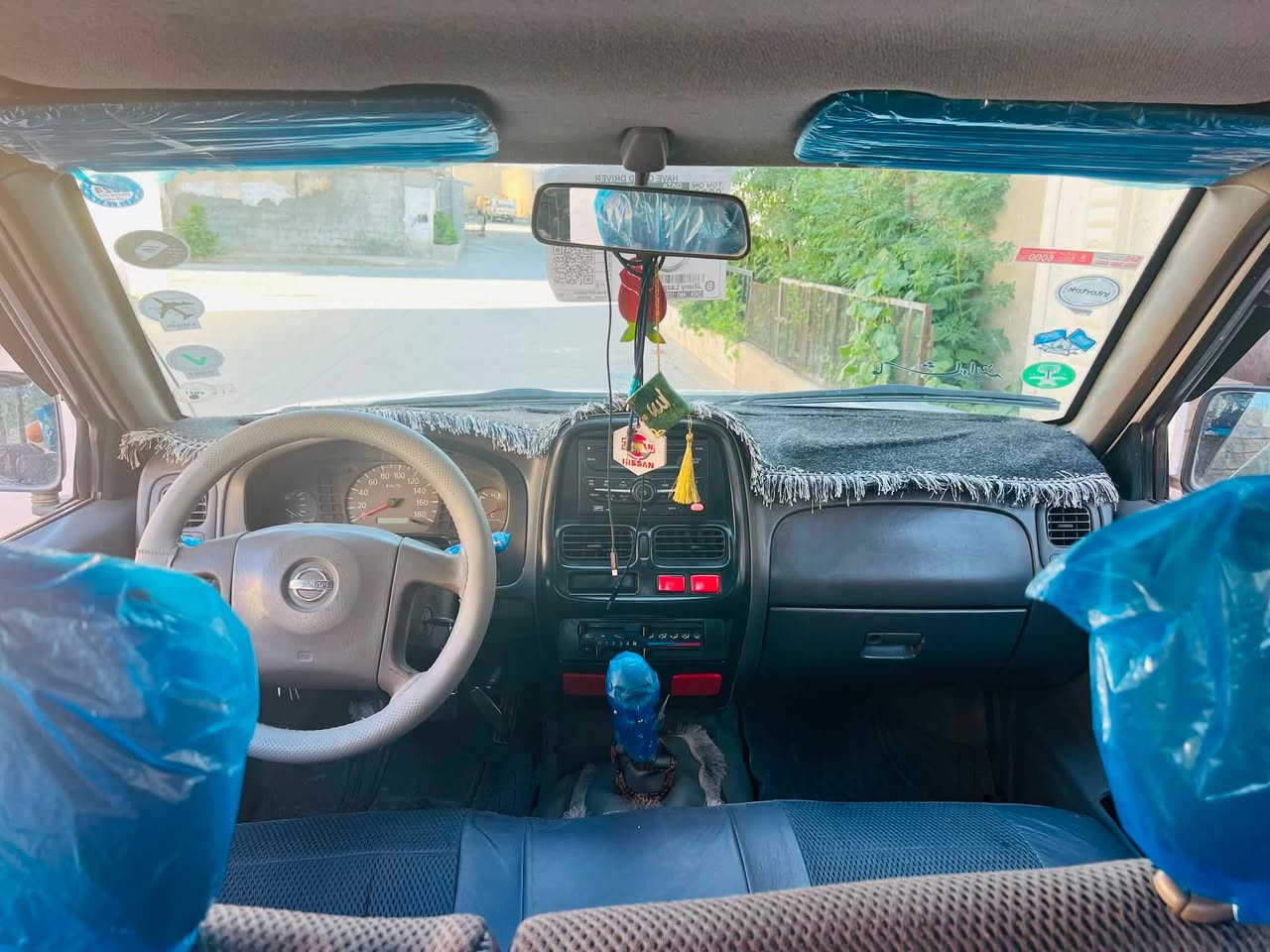 بۆ فرۆشتن نیسان پیک ئاپ ٢٠٠١ ماشاءلڵە لەجوانی ئەو سەیارە سەنەوی ١١ رۆژە نوێکراوەتەوە سێ پارچەی پێشی بۆیەخە تۆزیک ناوی گرتەوە پێوە دیار نیە تە خۆم پێت نەڵێم پەڵە پڵە کارتیشی هەیە سەقفی یەک قەترەی بۆیاخ نیە سەیارەی ماحرەز نیە ماڵی دۆستە بۆ زانیاری زیاتر تەلەفۆن جوابی کۆمێنت نادەمەوە لەگەڵ ڕێزم ژم.***********
