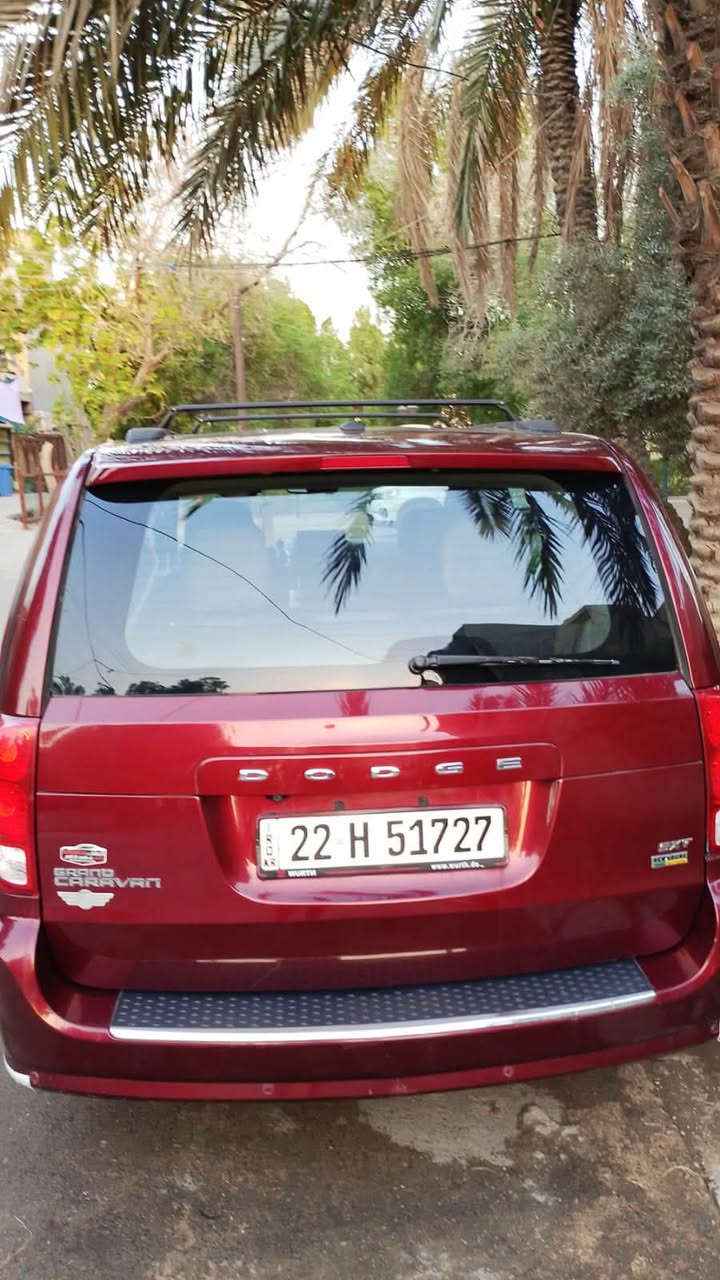 السلام عليكم شباب عندي دوج كرفان sxt 2018 السيارة بدون ايرباك حادثها دعامية امامية والجاملغ مفتوح 
وبيها صبغ دعامية وجاملغ فقط وبيها تعديل بارد بسيط بالبنيد مال حادثها 
السيارة كير مكينة تبريد خير من الله وتبريدها ثلج وحماوة ثابتة السيارة بيها سونار  السيارة ابواب كهرباء وكشن سائق كهرباء والسيارة رقم وهزة جديدة ومكانها بغداد الدورة ورايدها ب 160 وللاستفسار اكثر الاتصال على ***********
