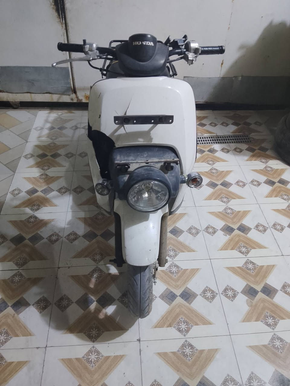 ا سلام عليكم دراجه للبيع ما مفتوحه محرك كهربائيات كله شغالات نوزل فقط كفر شوي مكسور كدام سعرها 400 مكاني كربلاء الاستفسار على رقم التالي ***********

