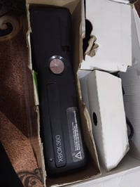 مكلف بالنشر Xbox 360 اخو جديد شرط شخط ماابي حته لزككات مال شركه بعددهن...