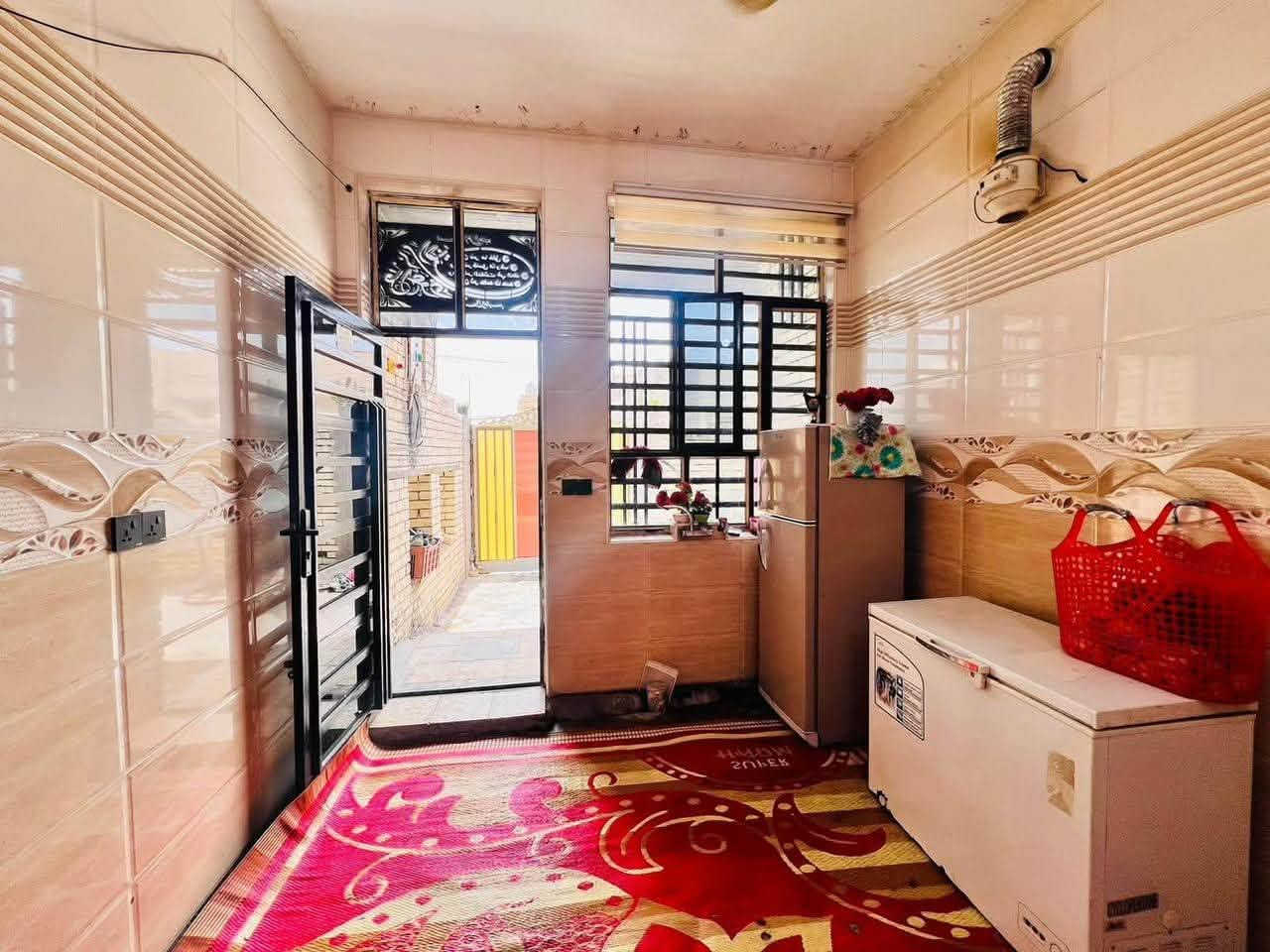 سلام عليكم بيت لبيع المساحه 150متر 

لبيت بنيان جديد 2025 

ستقبال ومطبخ بارد مطبخ حار غرفتين كبار وصاله كبيره حمامات ثنين مناور اثنين واحد مترتين عله طول الغرف حي طارق الوسط بلخير بدربونه مال بيت المري السعر95 الاستفسار ع الرقم ***********
