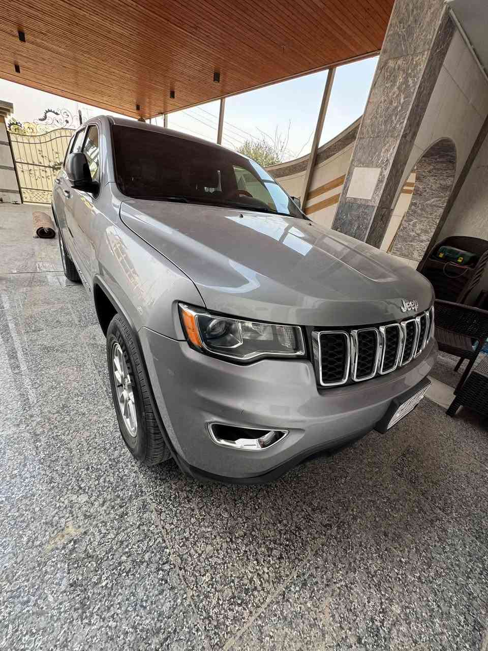 جيب لاريدو موديل 2018 محرك ٣.٦ ماشيه 50 mil تقرير غرق بسيط لاضربه ولاصبغ لاستفسار ***********
