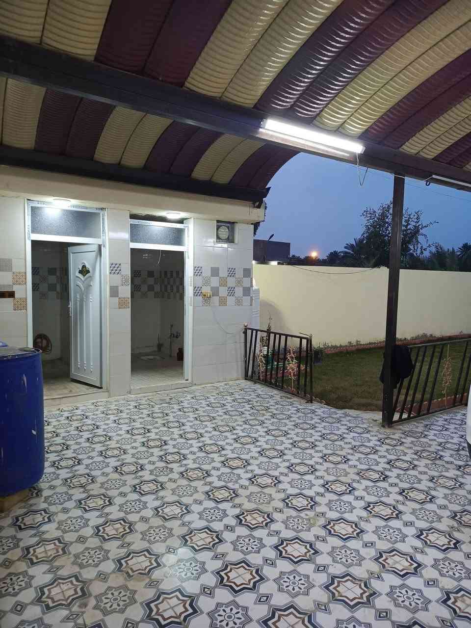 يا الله للبيع دار طابو زراعي سند 25المساحه 520متر غرفتين نوم وهول واستقبال ومطبخ  ياخذ 5 سيارات وحديقه صحيات خارجيه وداخليه الشارع عرضه 10متر  ومخزن كبير خدمات كامله يبعد عن الشارع البحمير 50متر ورديه خارج شارع البحمير فرع الشيخ حبيب السعر خاص ابو مصطفى للعقار ***********🌹🌹🌹
