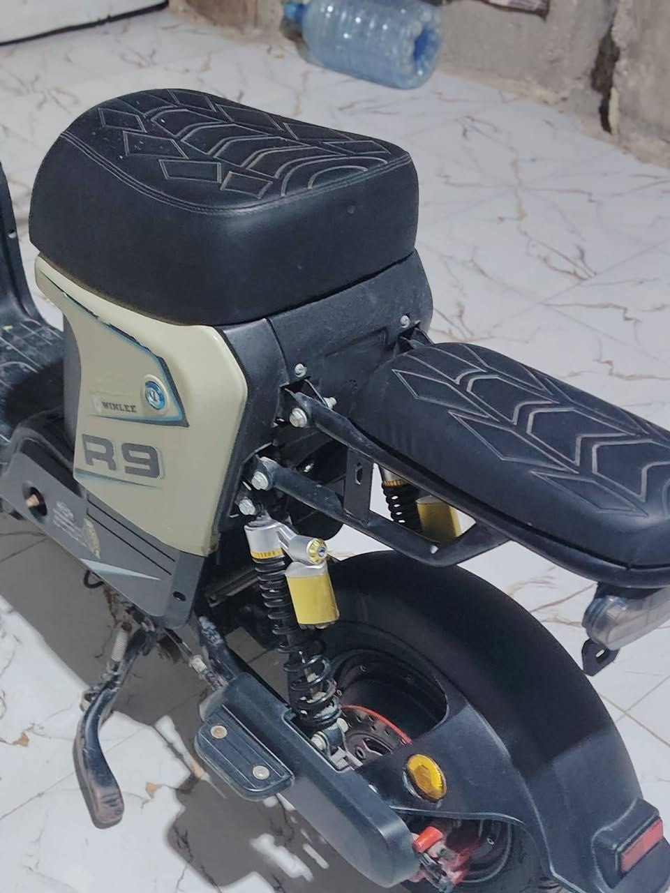 سلام عليكم درجة شحن R9  بطريات عوزهن بس شحن مستخدم قليل موديل2025كهربايته كلهن شغال تبل اشاره يشاره يمنه يسره سرعه 109والحقيقي 70 ليت علي ناصي تحمل وزن درجة حيل نضيفه ملف حديد 1500وتا وتيرات جدد والسعر 200وبيه مجال مكاني بابل الرقم  *********** استفسار
