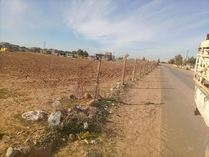 سلام عليكم ارض للبيع  زراعيه 3دوانم ونص باسمي 
  في بيجي حي نور قريب من الحولي 
يوجد بيها بير ماء +تبليط كهرباء ماء اساله واصلها كافه الخدمات سياج من جيهتين. الاستفسار
 ‏‪***********‬‏
***********
