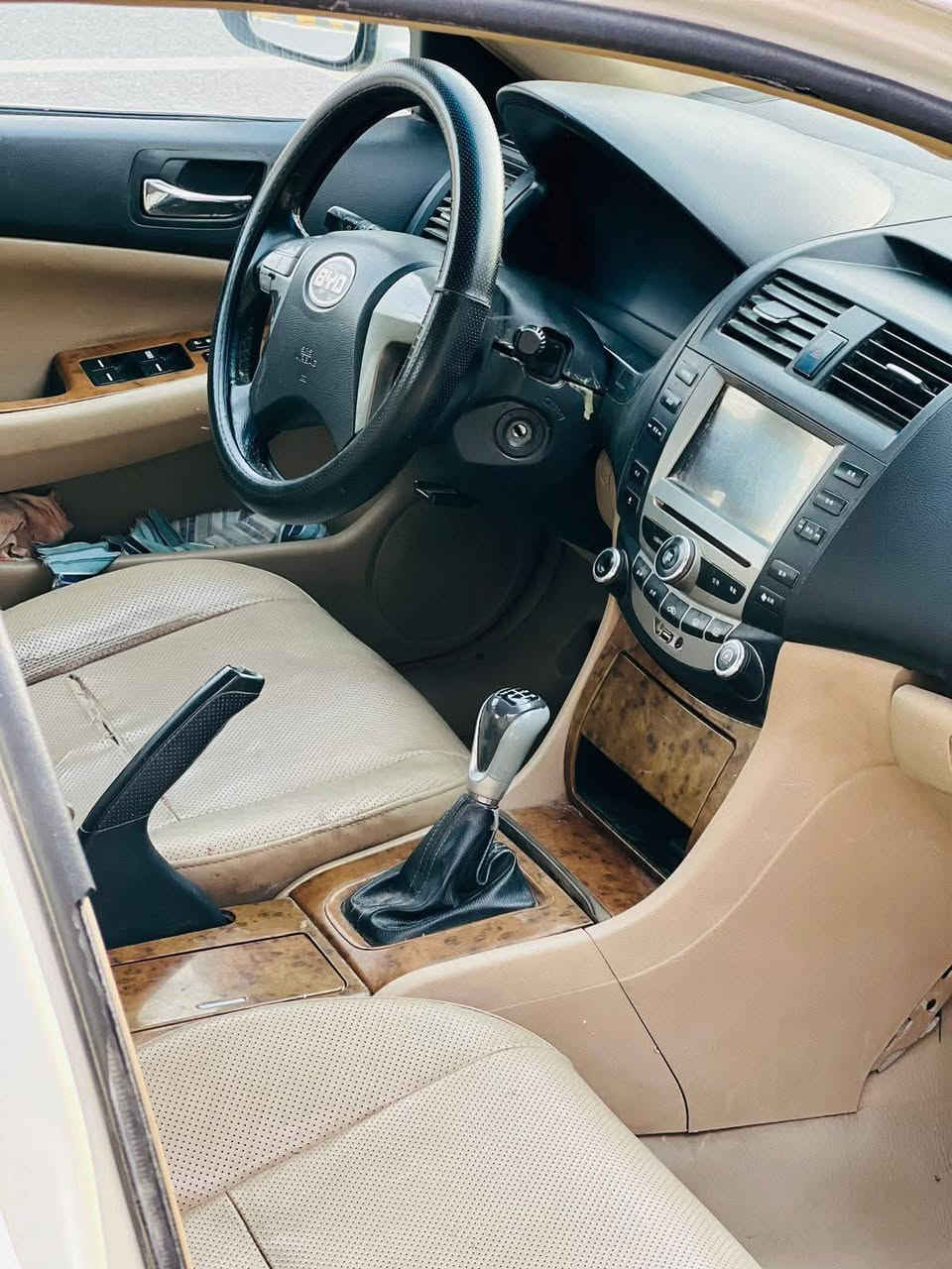السلام عليكم  للبيع BYD f6  موديل 12 كير عادي مكينه 2000رقم كربلاء الماني تحويل  سنويه صاقطه مصبوغه حزام جماليه بيهه نواقص قليله السعر 40 وبيهه مجال مكاني كربلاء وهذا رقمي  واتساب فقط  ***********
