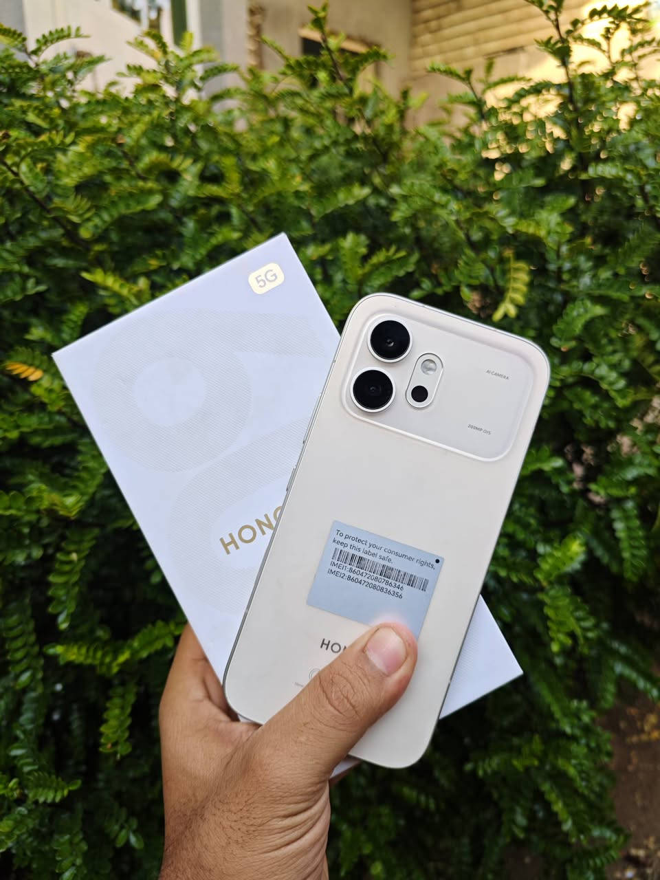 honor 600
هونر 600 العادي احدث اجهزة هونر 2026
نظيف جدا  استخدام شهرين تقريبا كامل ملحقات الاصلية كارتون +شاحنه 80 واط+كفر شفاف (ملاحظة فقط بي Pixel Dead نقطة سودة بطرف الشاشة صغيرة جدا بكد راس القلم موضحة بالصور بدون اي تاثير على الاستخدام) 

مواصفات عالية كامره 200 ميكا 
بطارية عملاقة حجم 7000 شحن سريع 80 واط 
ببجي 90 فريم 
شاشة امولد تردد 120 هرتز سلاسة فائقة سطوع تكييفي ذكي بالذكاء الصناعي الجهاز بشكل طبيعي يدعم الذكاء الاصطناعي بشكل متطور 
سعرة 430 الف 
مكاني فلوجة او صقلاوية +متوفر توصيل لجميع المحافظات 
*********** واتساب
