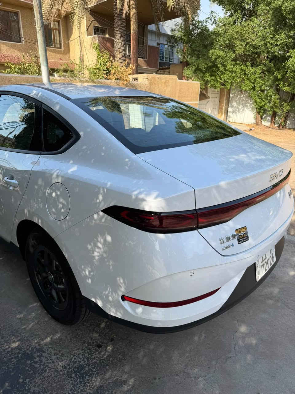 السلام عليكم للبيع فقط بدون مراوس نقد بدون اقساط BYD 2025 كن بلاس قبل شهر رقمتها على ايدي ماشية 7 الف كليو متر المجموع الكلي رقم بغداد باسمي كفاله عامه بدون شخط او رصعه سونار مرفق مواصفاتها معرفة غراضها كامله شاحن اصلي وفوم وكارت الشاشه محدثه اخر تحديث مع تنزيل كل البرامج بيها دخل زيتوني اصلي مكاني بغداد السعر 21 مليون وبيها مجال قليل 
***********
