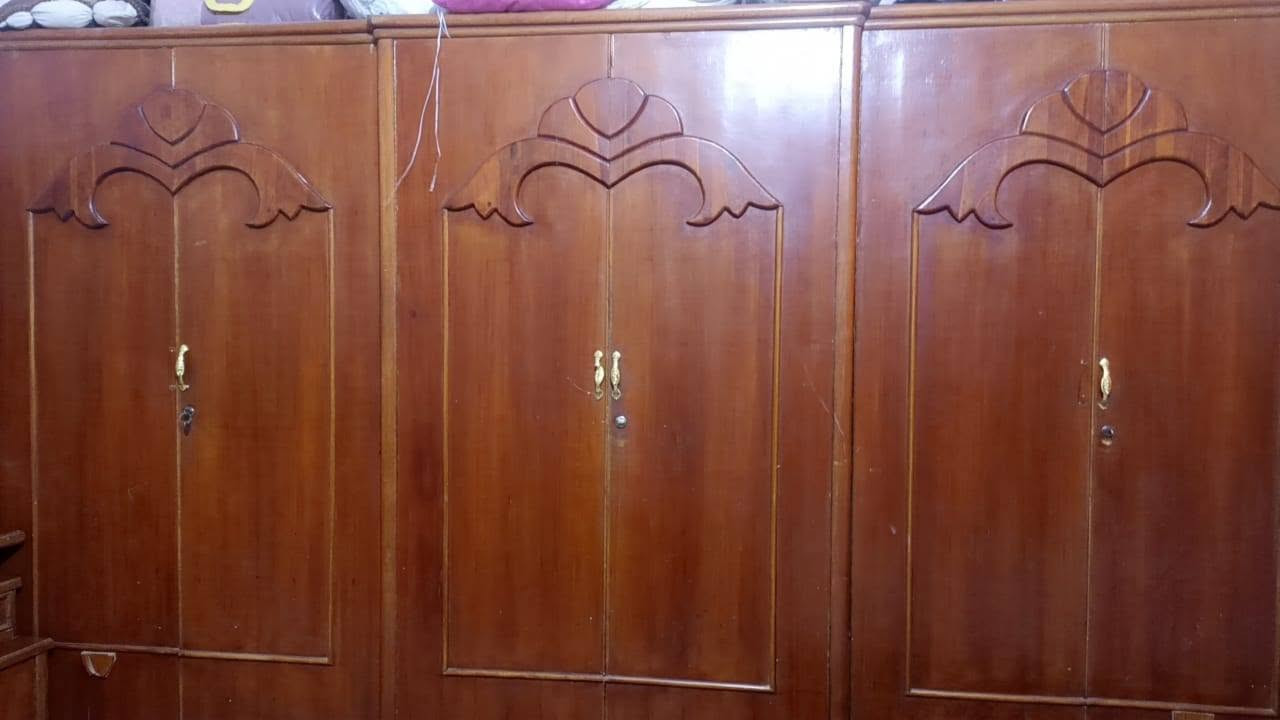 غرفة النوم لبيع قويه صاج داخل وخارج سعره 555 وبيه مجال رقم لمبايل ***********

