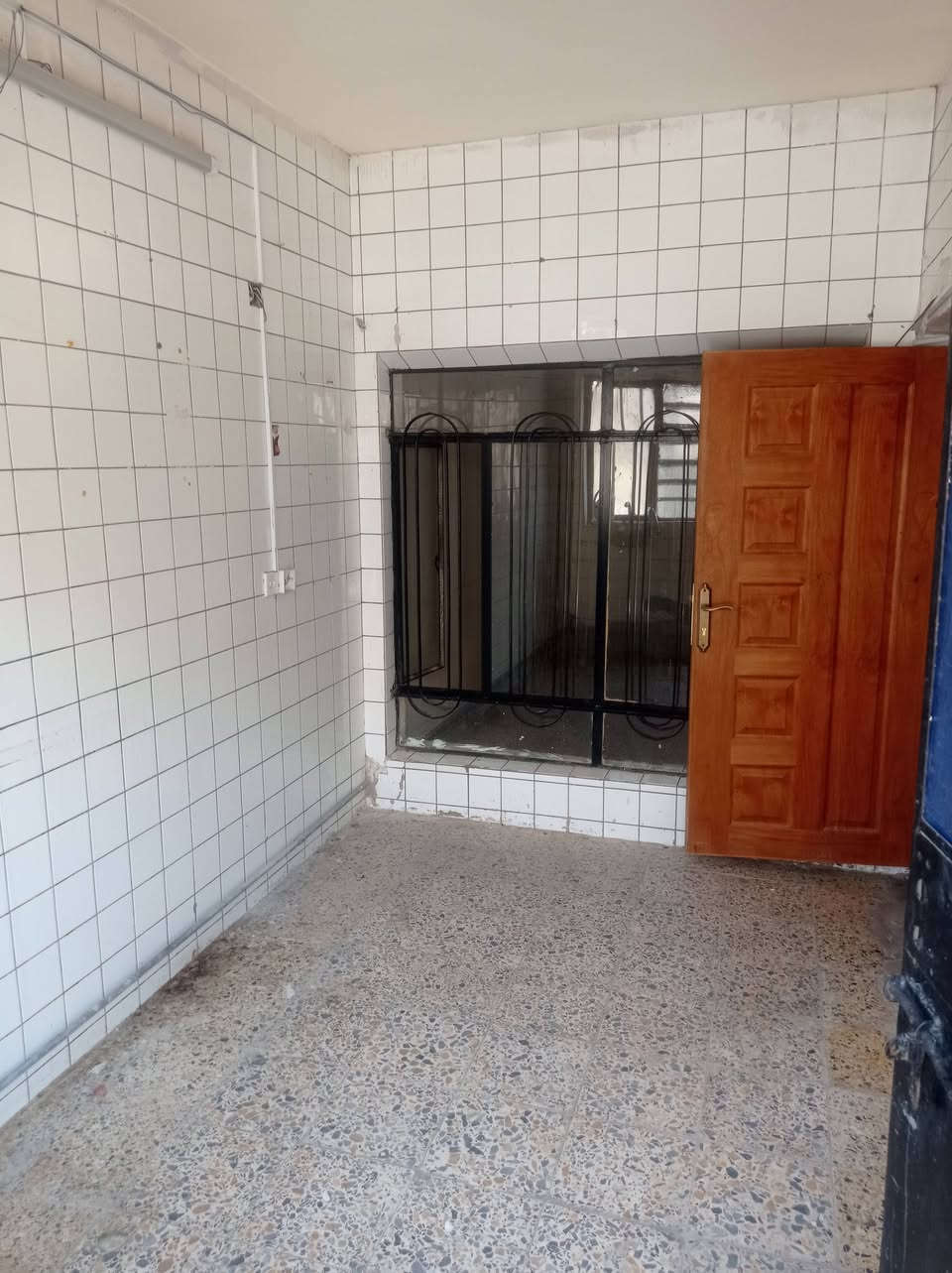 السلام عليكم بيت للايجار بنهايه النواب بقرب المستوصف استقبال وثنين نوم ومطبخ وملحقات طابق ارضي ايجاره 450وبي مجال للتواصل ***********
