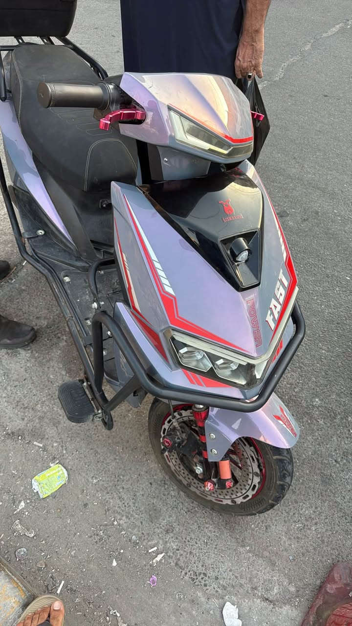دراجه شركة يوزكيز🛵الشبح
موديل2026

موطور حيل نضيف

(بطاريات عدد 6 على فحص ) 

فول مواصفات  (3800w)

(نظام  R) (نظام P)

(مخرج شحن USP) 

(سرعه99حقيقي) (سرع 4)

(سويجات 2+بصمات2)

(مثبت سرعة) 

أناره محيطيه متغيرة الألوان امامي خلفي 

لايت زنون عالي ناصي 

دبلات امامي خلفي رياضيه +ويل امامي رياضي+يدات بريك رياضي 

سماعة بلاتوث بلادي 

جنطه خلفيه بلاديه

اشاير يمنة يسرة دبل اشارة

السعر ٦٥٠   وبي مجال 

الموقع داخل الرمادي 

الاستفسار خاص
