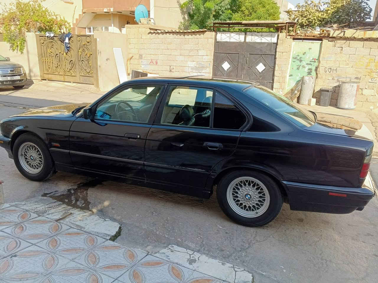 بي ام موديل 1991 وارد يابان محرك 525
كبس كير توماتيك فول مواصفات تبريد ثلج 
تايرات جديد صدر جديد ABS قفل مركزي 
سلايت جامات كهرباء كشن جلد سقف سلايت بجم عريض بدون ضربه صبغ عام جماليه 
سنويه مشروع وطني باسمي شرط تحويل 
كوبون بنزين بيهه 
مكان سياره كركوك 
سعره.  55
ره قم ..***********
