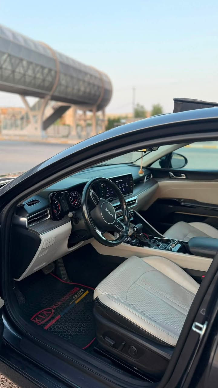 السلام عليكم حبايب 🩶
🚘 للبيع كيا K5 EX موديل 2022 فول مواصفات، اللون النفطي، وارد أمريكي، سيارة نظيفة جداً، جاهزه ومناقصها اي شي 

✨ المواصفات:

* محرك 1.6 Turbo GDI.
* جير أوتوماتيك 8 سرعات.
* 4 أوضاع قيادة: Smart - Custom - Sport - Normal
* قيادة شبه ذاتية (Lane Following Assist).
* مثبت سرعة ذكي (Smart Cruise Control).
* تحذير الخروج عن المسار مع تصحيح المسار.
* بريك طوارئ تلقائي (Automatic Emergency Braking).
* نظام الثبات الإلكتروني (ESC).
* نظام مانع الانزلاق (Traction Control).
* مراقبة النقطة العمياء (Blind Spot Monitoring)
* كاميرات 360°
* كاميرا خلفية مع حساسات أمامية وخلفية.
* شاشة كبيرة تدعم Apple CarPlay وAndroid Auto.
* نظام صوت BOSE الأصلي.
* تشغيل بصمة وبصمة أبواب (Smart Key).
* تشغيل عن بعد.
* مرايا شفط وقلاب كهربائية.
* فتحة سقف بانوراما.
* مقاعد جلد باللون الأبيض.
* مقاعد أمامية كهربائية.
* تبريد وتدفئة للمقاعد الأمامية.
* تدفئة المقود.
* ميموري (Memory Seat) لمقعد السائق.
* شاحن لاسلكي.
* مكيف أوتوماتيك دبل زون.
* إنارة LED أمامية وخلفية.
* حساسات إنارة أوتوماتيكية.
* Auto Hold.
* فرامل يد إلكترونية (EPB).
* الدشبول صاجي 

📌 العداد: 69 ألف Mile.
📌 الحادث: صندوق فقط، وصور الحادث موجودة ضمن الصور 
📌 السيارة بدون إيرباك، بدون لغود، بدون شواصي، وبجم كبس 
📌 رقم أربيل حره بأسمي تحويل ثاني يوم سنويه

💰 السعر المطلوب: 190 ورقة، وبيها مجال للطيبين 

📍 الموقع: الفلوجة

📞 للتواصل: خاص أو على الرقم ***********

