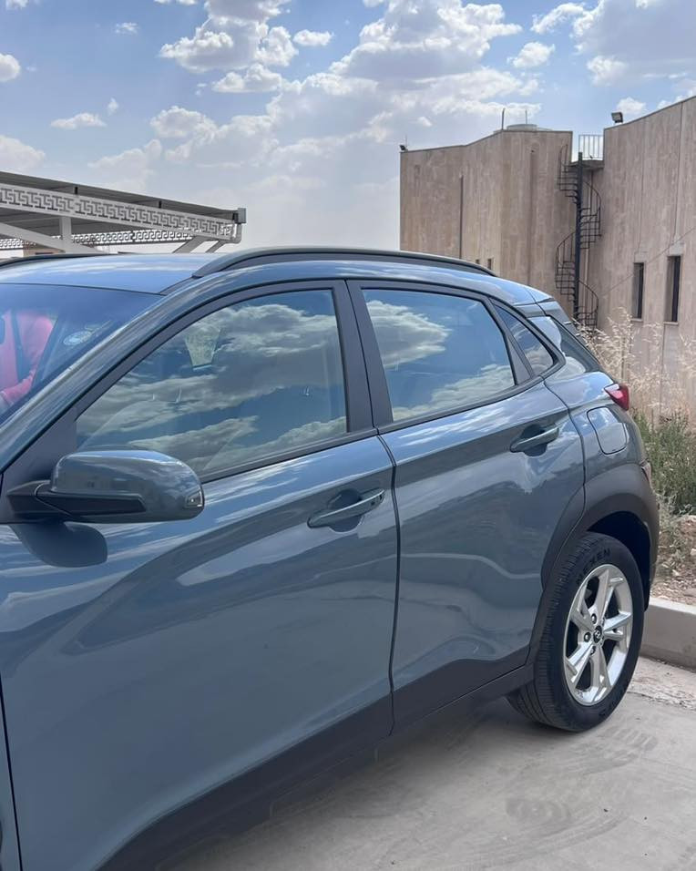 هيونداي كونا 2022 AWD (دفع رباعي)
ماشيه 31 ميل جديدة 
الماركة: Hyundai Kona
اللون الخارجي: سمنتي

اللون الداخلي: اوف وايت & اسود
نظام الدفع: AWD (دفع رباعي)
ناقل الحركة: أوتوماتيك
المحرك: 2.0 لتر – 4 سلندر
القوة: 147 حصان

رقم الشاصي
KM8K6CAB7NU880019

رقم الهاتف 
***********
🟩 سعرها رقم 1 تعليق يوصلك رسالة 💌
