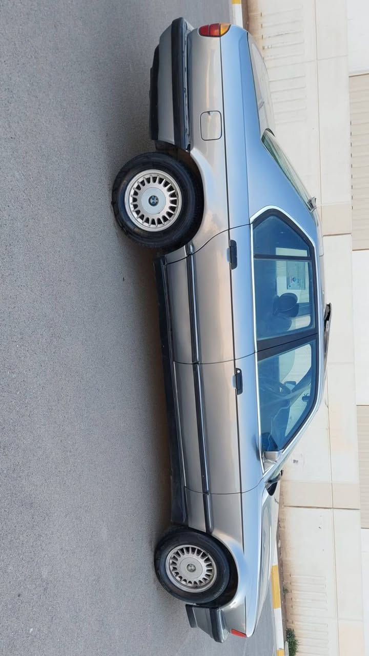 رجائا اقرء المنشور قبل لتتصل للبيع العاجل
ب٣٩ فقط وبيها مجال حك الجيه bmw

 محرك 6 سلندر مفتوح

 كير سلس وكل مشكله مابيه 

حداديه جديده 

٥ تايرات جدد ٥ويل كب خليه

سلايت شغال طكتين 

كيجات شغاله

كهربائيات شغاله

كشنات جلد بلاديه

تبريد قطعتين شغال 

رقم بغداد

 موديل ٩١ اصل

حجم ٣٥ بليته وسنويه

سياره احلى من الصور

والسعر مناسب بلنسبه لنضافتها 

اي استفسار اسال علعام واجاوبك او اتصل *********** بغداد, العراق

