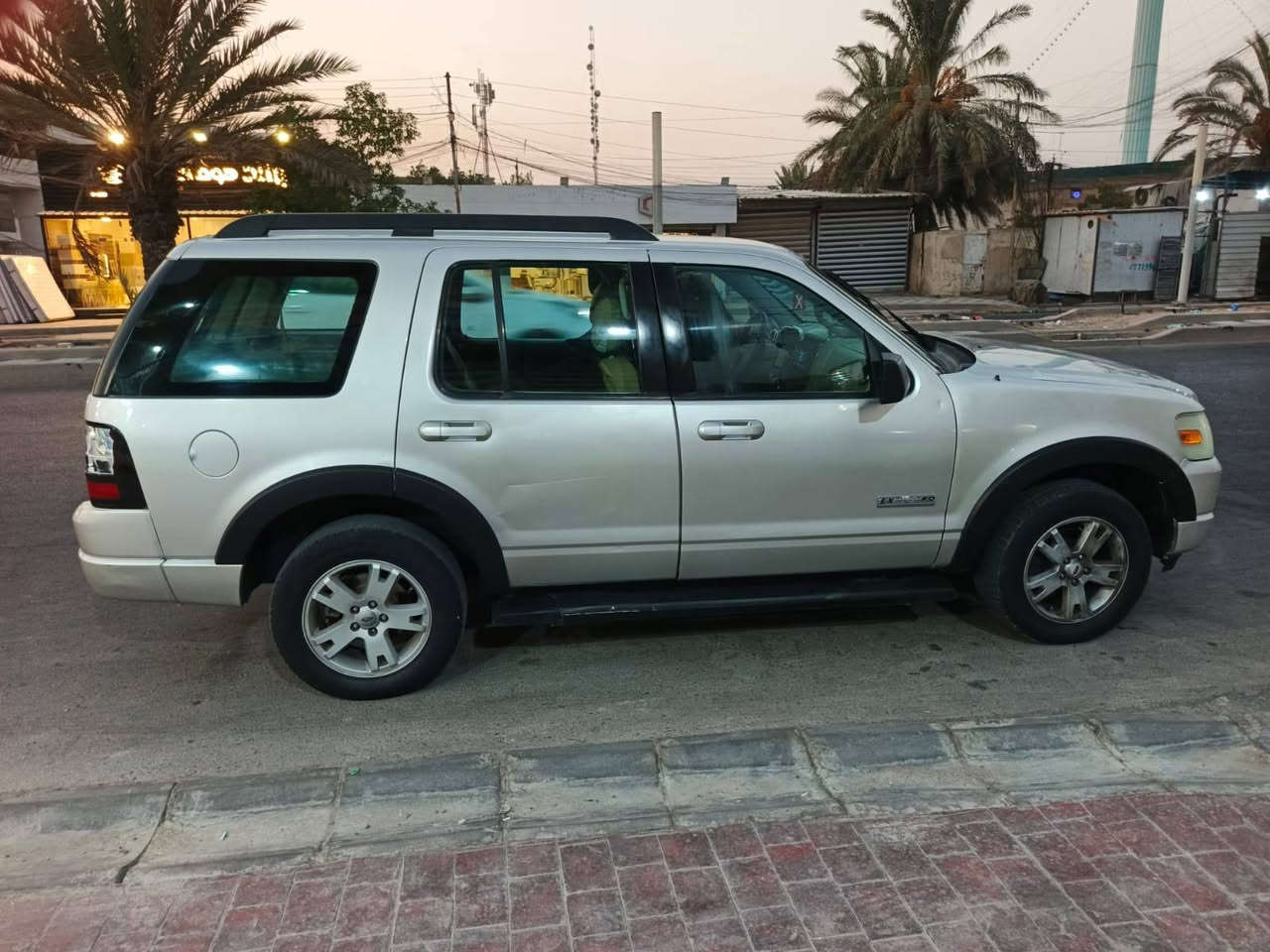 السلام عليكم فورت اكس بلور 2007 جاملغ ليسرء صبغ  مكينه كير تبريد صدر  كفاله عنوان السياره بغداد الشعب ممتواجد ع فيس رقمي ***********
