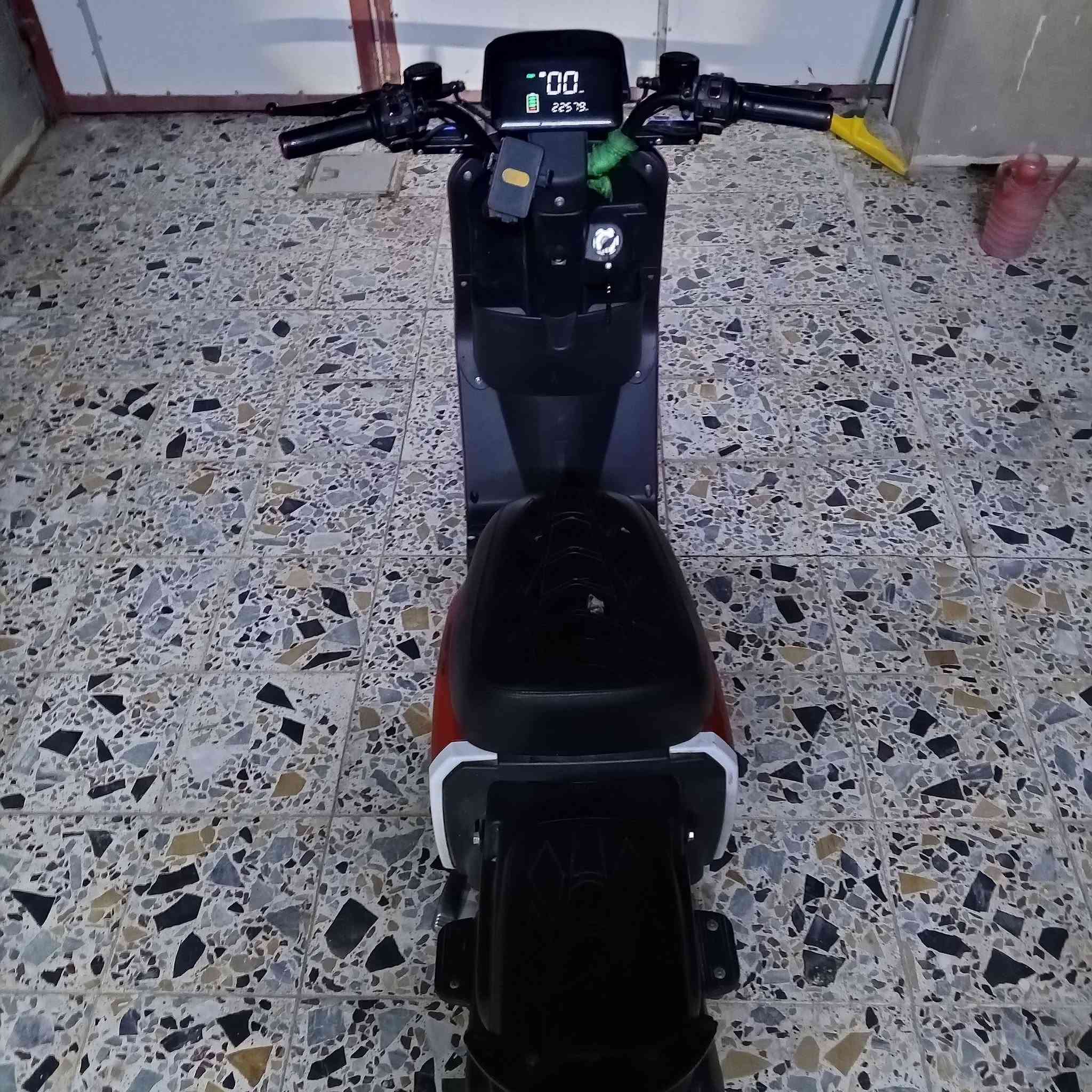 سلام عليكم دراجةشحنR7 للبيع  كهربائيات شغاله سعر350 عنوان واسط صويرة الاتصال على رقم ***********
