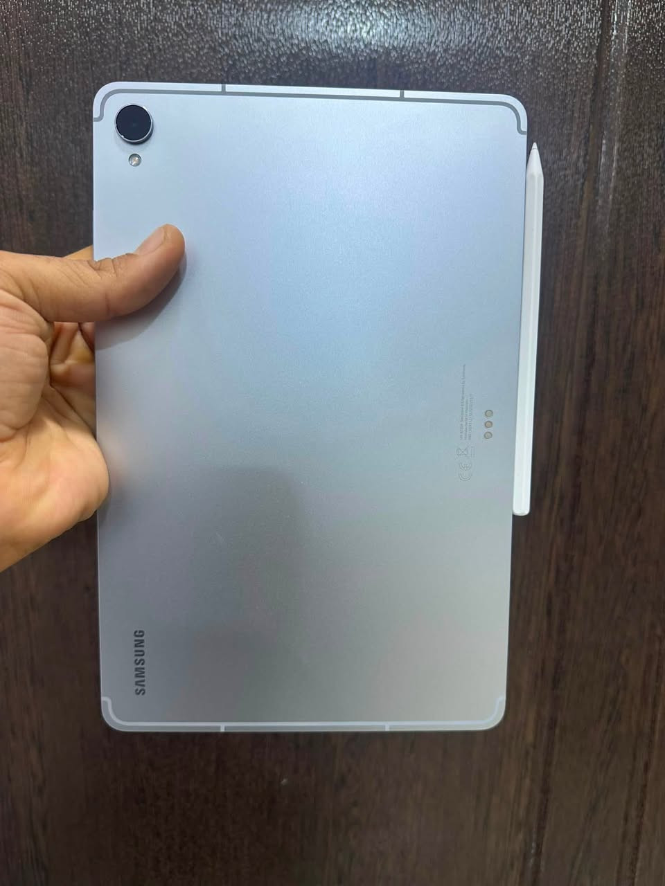 للبيع Samsung Galaxy Tab S11 (نسخة الشريحة 5G)

الذاكرة والتخزين: ذاكرة عشوائية 12GB RAM + ذاكرة تخزين 256GB.

الشاشه والمعالج: شاشة Dynamic AMOLED بتردد 120Hz مع معالج MediaTek Dimensity 9400+ الرائد لتقديم أداء خارق وألوان مذهلة في الألعاب والمهام الثقيلة

يجي ويا القلم الأصلي باستجابة فائقة السرعة، ينطيك شعور الرسم والكتابة على الورق بالضبط، ومثالي جداً للدراسة والتصميم.

الشاشة 11 إنش توفر لك التوازن الكامل بين الإنتاجية والراحة؛ أسهل بالاستخدام اليومي وأخف بالحمل ، ومناسبة للقراءة واللعب بدون أي إجهاد لليد

متوفر معهُ العلبة الكاملة مع وصل الشراء، بالإضافة إلى شاحن أصلي، كفر أصلي مستورد من أمازون، وشاشة حماية أصلية .

الحالة والجيل: أحدث إصدار من سامسونج بعالم التابلت، استعماله قليل وخفيف، والجهاز جديد وبحالة ممتازة جداً

للاستفسار عن السعر ***********
