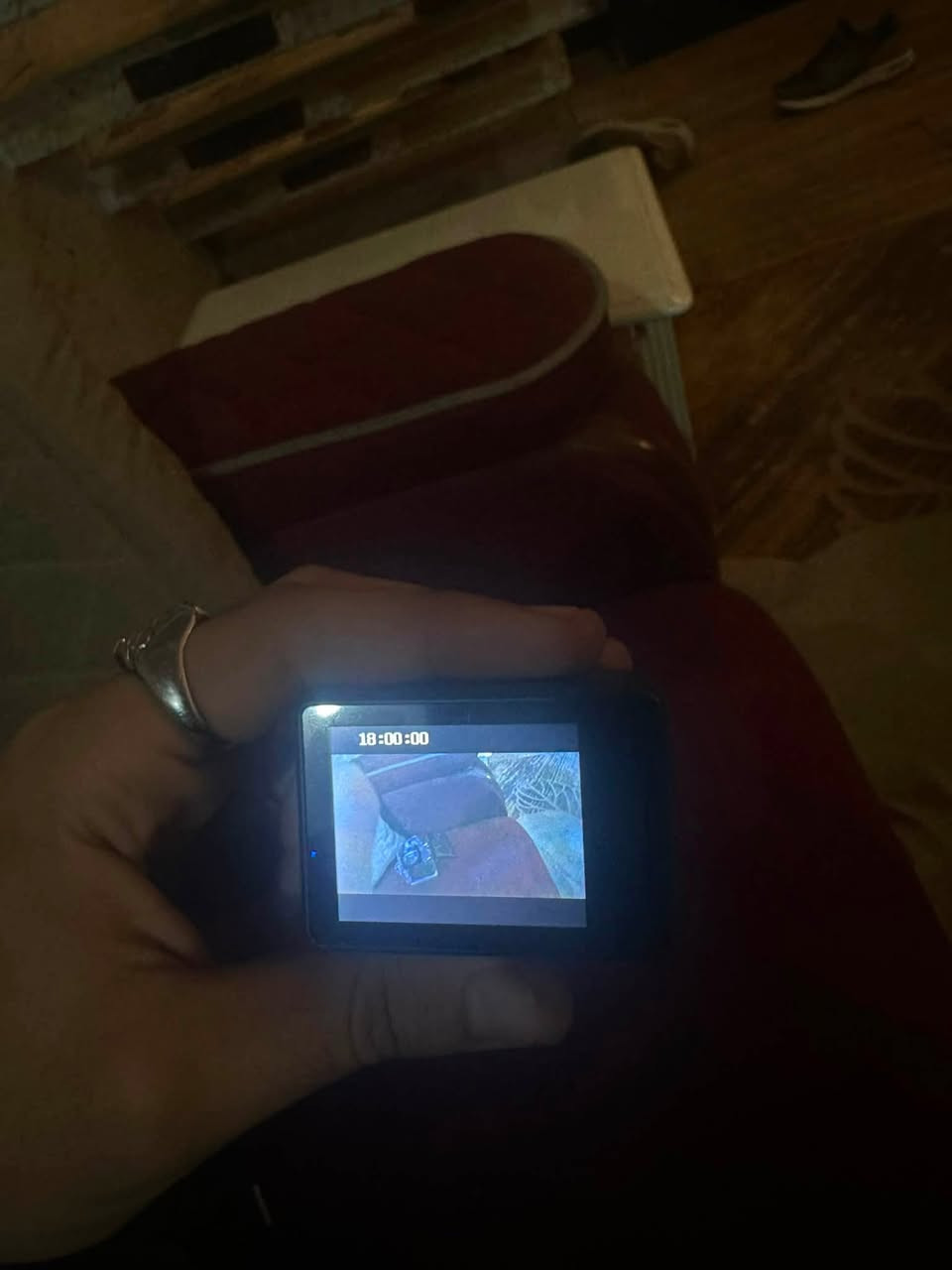 السلام عليكم كامره goodmans
بدقة 1080p FHD
بطاريه 500mph
شاشتين الخلفيه تجي LCD
تدعم microSD
عليها رام عملاق من san disk بحجم 128GB
مقاومه للماء و الصدمات 
منفذ حشن Type-c
وياها كفر خارجي + ستاند يركب عله خوذه 
سعر 75 مكاني زيونه رقمي ***********
